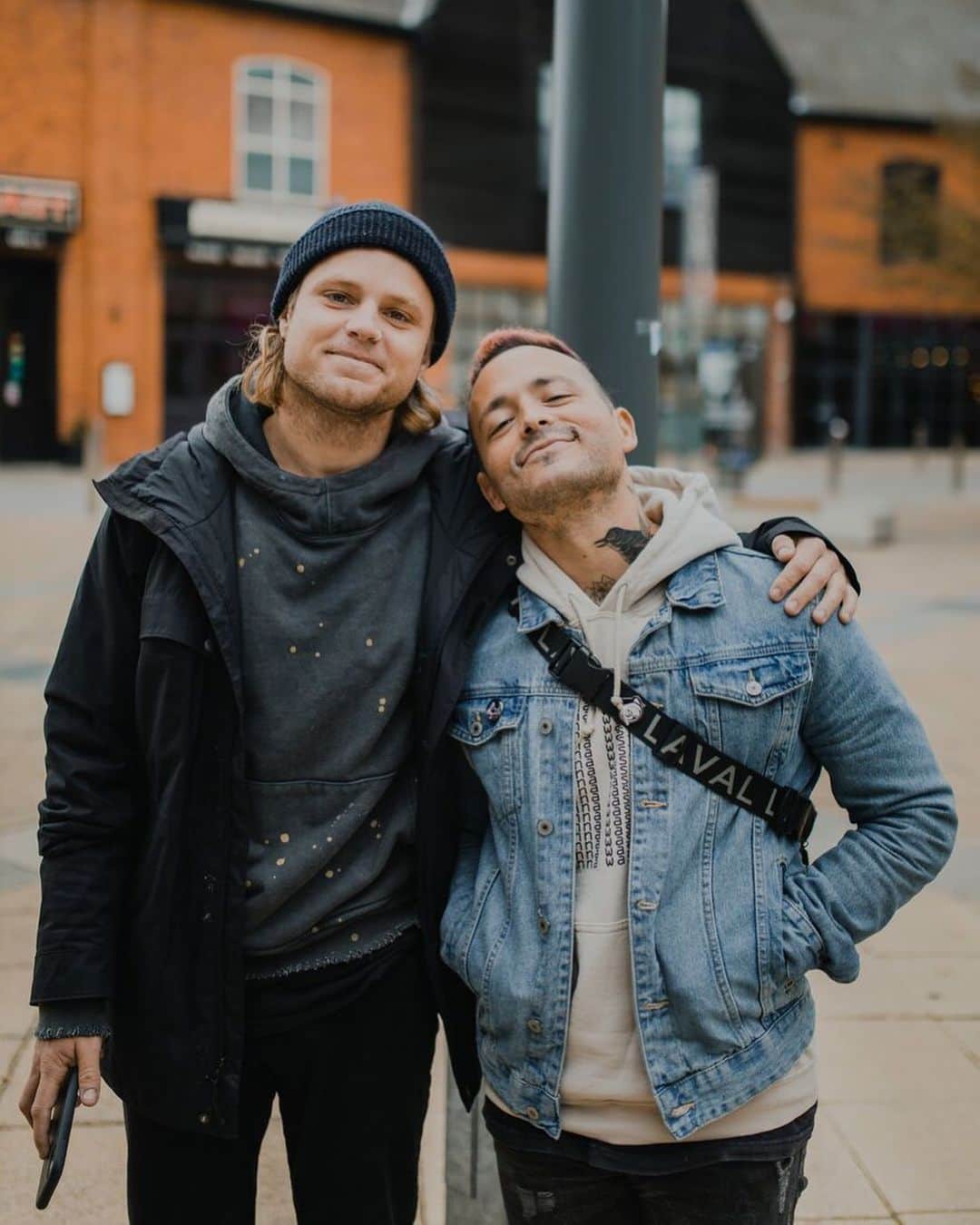 ニック・マーティンのインスタグラム：「Happiest of birthdays to this kind-hearted soul right here. You’re a breath of fresh air to everyone around you & I appreciate you being a part of our family. Your stability, positive attitude, & work ethic inspire all of us on a daily basis. Your love for avocado toast & coffee is also commendable 😂🤘🏽 LOVE YOU, BROTHER! BRING ON 2020! Everyone go wish @matty_best a happy birthday 🎉🎉🎉 (Sorry, I chose a photo where we’re both suffering from jet lag.. I’m not sorry, really)」