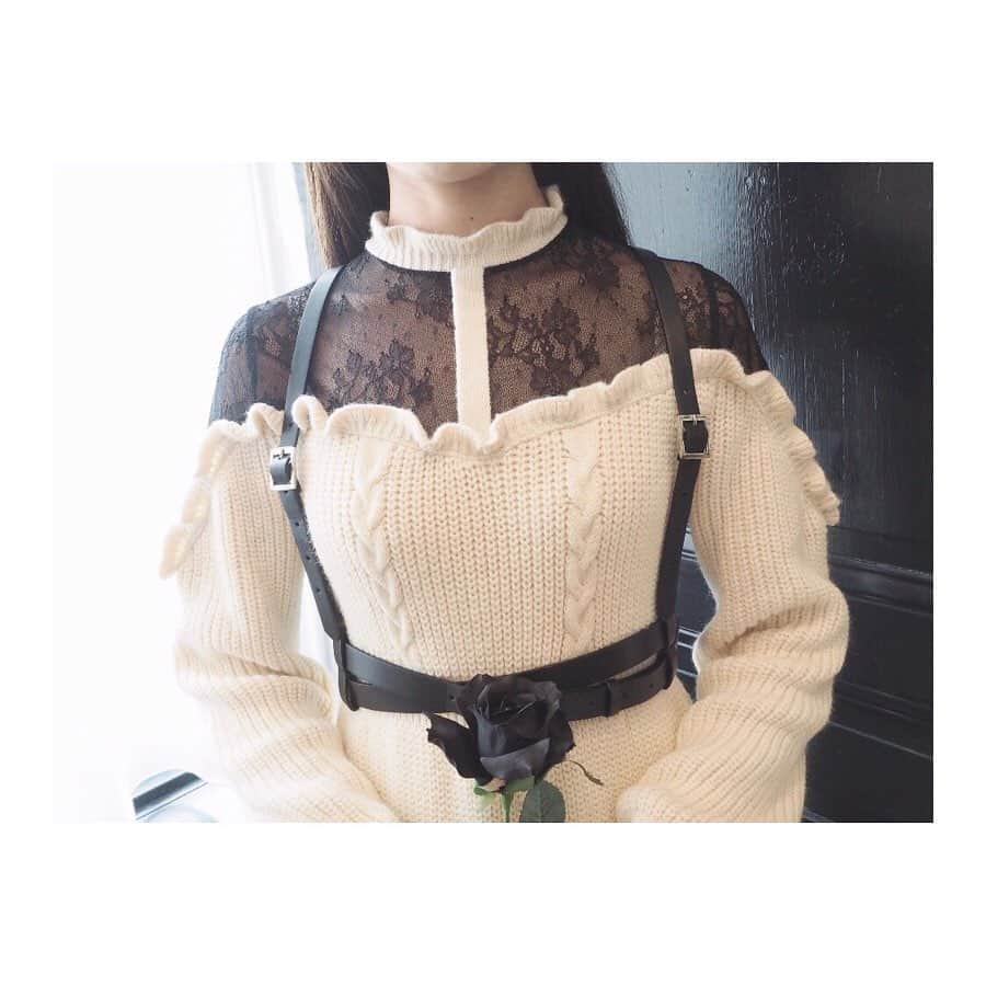 EATMEさんのインスタグラム写真 - (EATMEInstagram)「11.21 update... #EATME #NOVEMBER #NEW #ITEM #🌹 ハーネス、ブーツ➡︎発売中 ワンピース➡︎11.22発売予定 ソックス➡︎参考商品 . TOP画面のURLからEATME WEB  STOREをCHECK💁🏻‍♀️ @eatme_japan . レースデコルテニットワンピース（ #ONEPIECE ） ¥11,800（＋tax） COLOR🎨:O/WHT.CML.BLK SIZE📐:FREE . クロスハーネスベルト（ #HARNESS ） ¥6,000（+tax） COLOR🎨:BLK . スニーカーソールショートブーツ（ #BOOTS ） ¥13,600（+tax） COLOR🎨:BLK.O/WHT SIZE📐:S（22.5cm) M（23.5cm）、L（24.5cm） . #EATME_COORDINATE #eatmejapan #イートミー #fetishmode #2019aweatme #VINTAGEAFTERNOONTEA #益若つばさ #tsubasamasuwaka #fashion #japan #tokyo #harajuku #osaka #umeda #原宿 #大阪 #梅田エスト #instagood #like4like」11月21日 19時23分 - eatme_japan