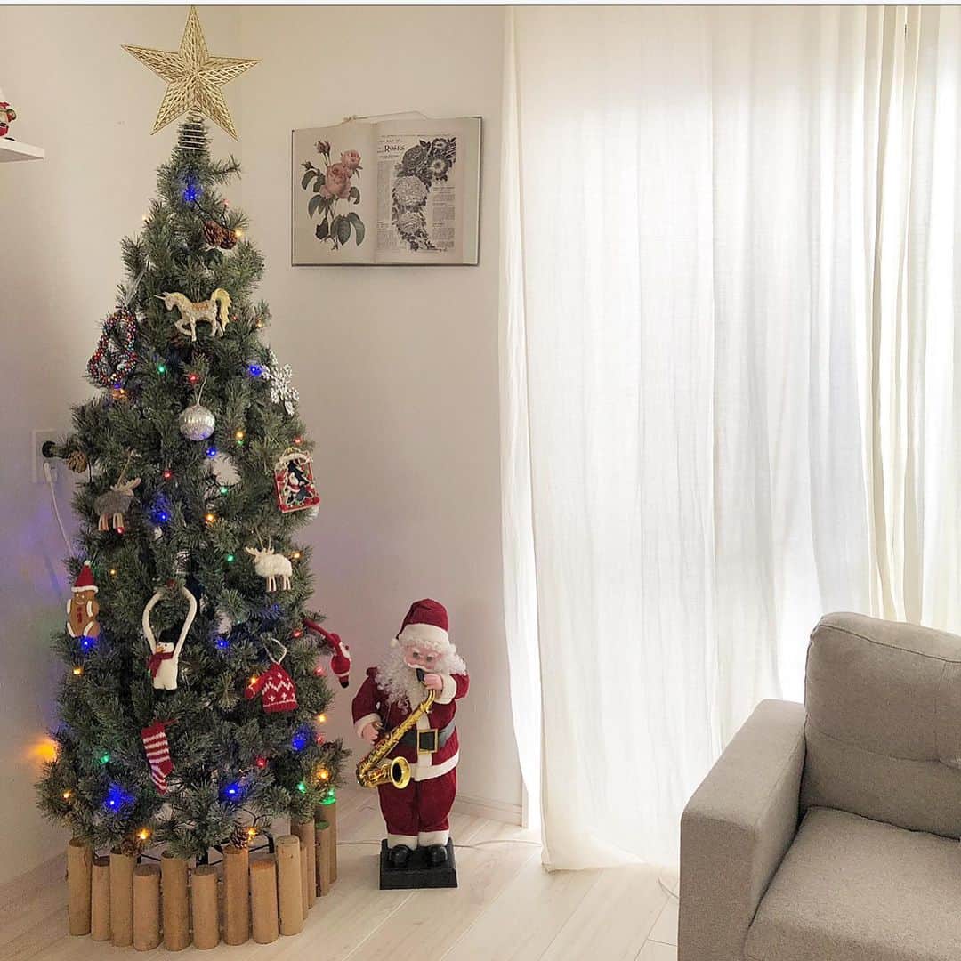 二宮璃子さんのインスタグラム写真 - (二宮璃子Instagram)「我が家のツリー🎄💗💗 @studioclip のツリー見た目が とっても可愛い〜っ💕 オーナメントは、 @francfranc_official と @studioclip で購入しました♡ 子供たちのプレゼント考えたりで クリスマスがとっても楽しみ🎅🎅 私もクリスマスプレゼント欲しい、、笑  みんなは何もらいますか🎁 ． ． サンタクロースの置物はてんくんが2歳の時に おばあちゃんが 購入した物らしいです🥺♡♡ #クリスマス #クリスマスツリー #ツリー  #スタディオクリップツリー」11月21日 19時16分 - riixten