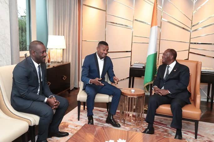 サロモン・カルーさんのインスタグラム写真 - (サロモン・カルーInstagram)「Nous remercions le président de la république de Côte d’Ivoire,Son Excellence Monsieur Allassane OUATTARA pour l’audience qu’il nous a accordée ce matin 20 novembre 2019 à Berlin. Avec le secrétaire général de la Kalou Foundation @mamaudoudiawara #HERTHA #FONDATIONKALOU @kalou_foundation @melie_tiacoh @kony_diawara」11月21日 19時19分 - salomonkalou