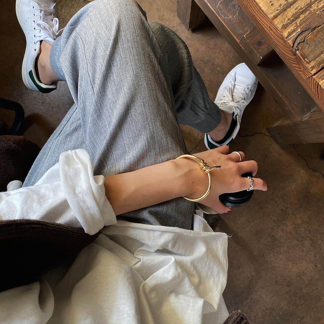 美生のインスタグラム：「🍽﻿ ﻿ このパンツめちゃ好き~♡﻿ 明日の @donobanweb LIVEで﻿ ご紹介させてください♡ ﻿ . . 今日はスタッフ撮影day✔︎﻿ ストーリーズも﻿ 見てもらえたら嬉しいです♡ @donoban_kaori  @miie__chan  @yukachin.23  @ryococoyr  by @knutcafe ﻿ ﻿ ﻿みんな素敵すぎて シャッター止まらんかった🥴♡」