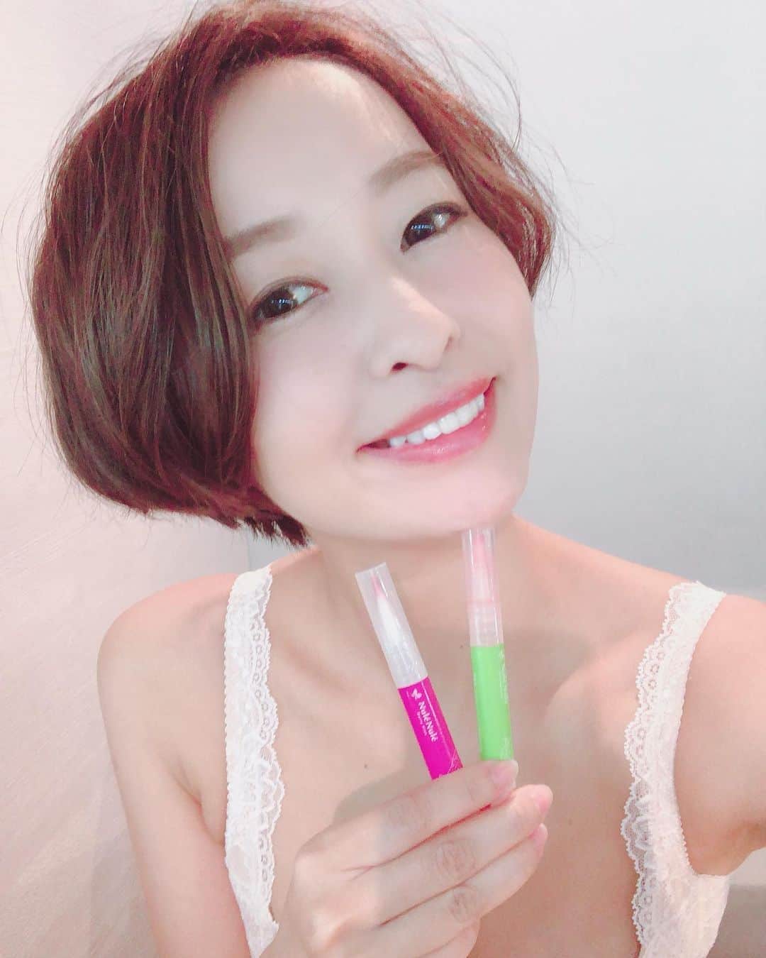 のインスタグラム：「最近のお気に入りのアイテム紹介💄 ラブコスメのキス専用美容液「ヌレヌレ」💋 思わず食べたくなる美味しそうなぷるぷる唇になれるよ😊✨ 美容成分を配合で本来の唇を美しく見せてくれる★ マスカットもベリーも、フルーツのジューシーな香りがするから使ってて気分良くなる💓 デイリー使いにはサラッと、特別な日にはたっぷり多めに塗るようにしてるよ！  #ヌレヌレ #ラブコスメ #キス専用美容液 #キス #ラブコスメ写真館 #pr  #リップ #美容液 #コスメ #お気に入り #デート #恋人 #カップル #コスメレポ #kiss #lip #cosme #LC #lovecosmetics」