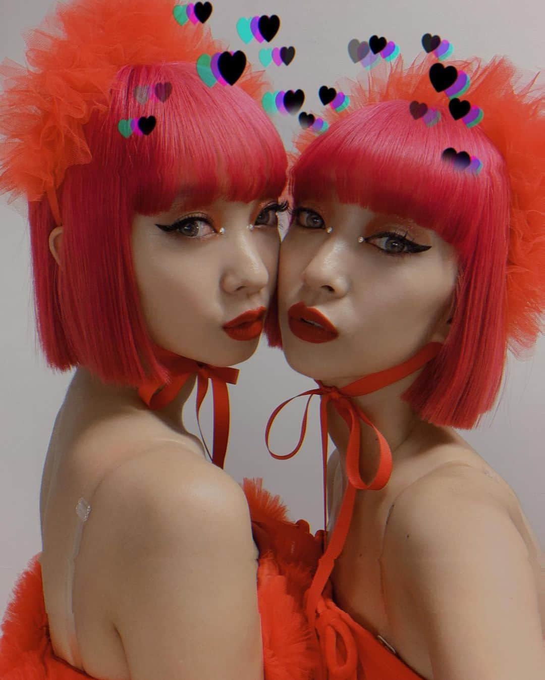 AYAさんのインスタグラム写真 - (AYAInstagram)「Twins in RED🌹🔥💄💋」11月21日 19時30分 - ayaxxamiaya