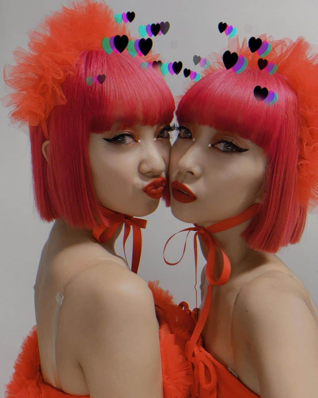 AYAさんのインスタグラム写真 - (AYAInstagram)「Twins in RED🌹🔥💄💋」11月21日 19時30分 - ayaxxamiaya