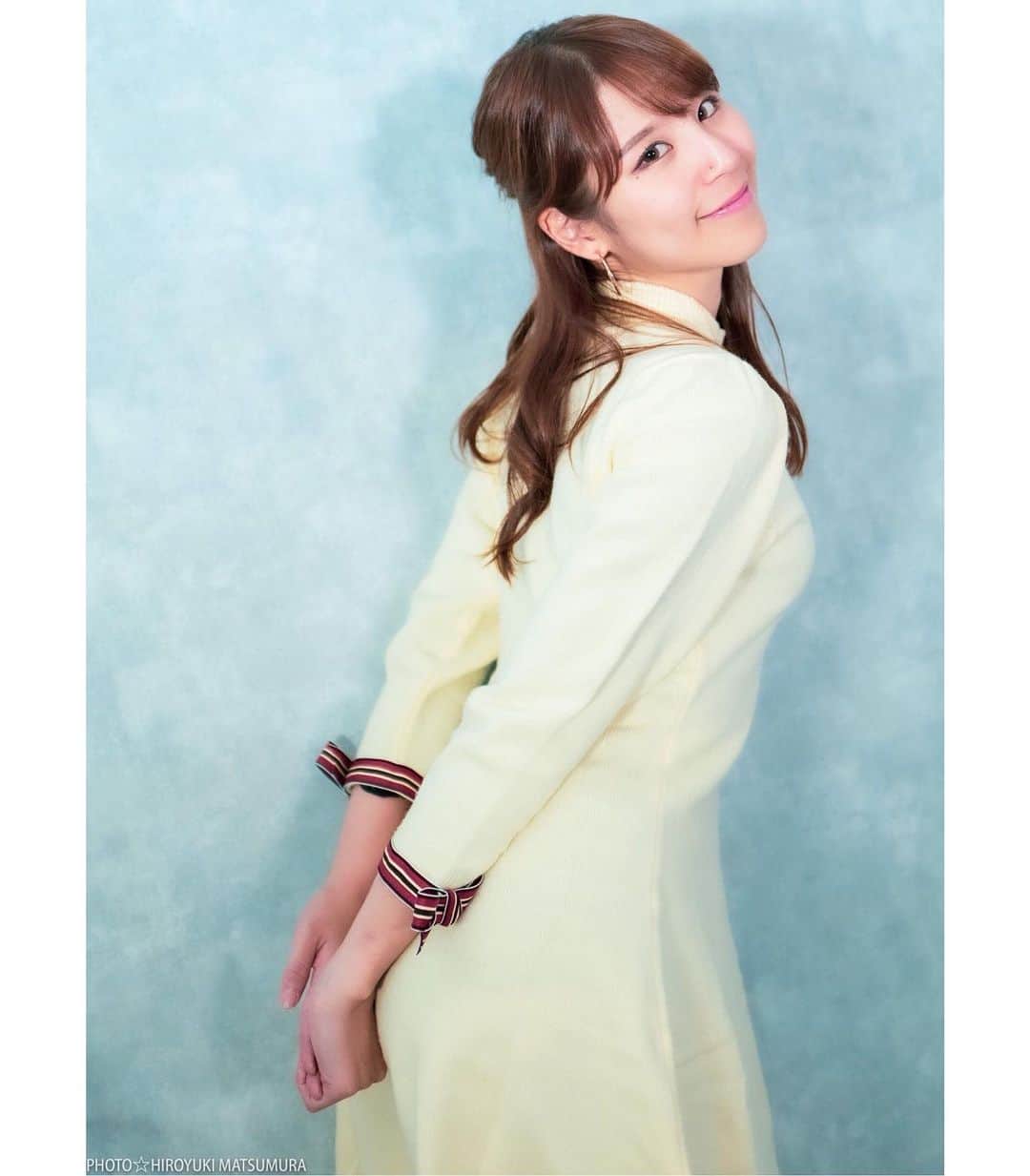 五十川ちほさんのインスタグラム写真 - (五十川ちほInstagram)「くりみんに借りたお洋服が好評だったのでこちらから💓💓 . みんなに褒めてもらえて着て帰ろうかと思っちゃったԅ( ˘ω˘ԅ)wwww くりみんありがとう♡ . そして清楚さを引き出すお写真ありがとう😍✨ . . . #portraitmodel #bestshotz #ootdfashion  #japanesegirl #Tokyo # #followfollow #liketime #일반인모델 #모델사진  #오늘뭐입지 #패션그램 #놀러오세요 #인생샷 #레이싱걸프로필  #撮影会 #撮影会モデル #モデル撮影 #白ニット #ニットワンピース  #あざとい系女子 #振り向き #レースクイーン #ラウンドガール #五十川ちほ #ちーころ」11月21日 10時56分 - chiho1128_i