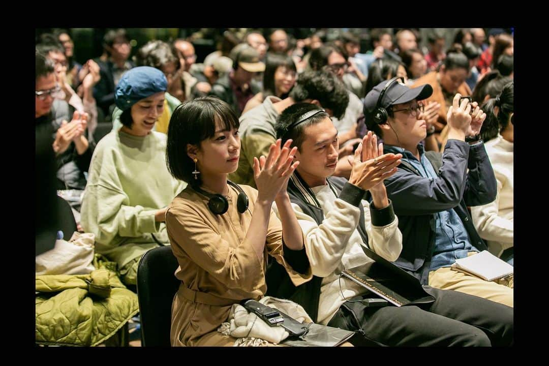 永瀬正敏さんのインスタグラム写真 - (永瀬正敏Instagram)「﻿ “Golden horse film festival” ーMaster classー ﻿ ﻿ 一昨日の夜審査の後、金馬影展でのマスタークラス(講演会)を行い無事に終了しました。﻿ ﻿ わざわざ冒頭アン•リー監督もお越しいただき、観客の皆さんにご挨拶、ご紹介して頂きました。﻿ ﻿ 今回は若手の映画制作者、制作プロダクション関係者、俳優、女優、大学で演技や監督の勉強をしている方々、監督、脚本家の皆さん等、申し込みの厳しい審査の上、お越し頂いたみたいで、、、。﻿ 250人の皆さんに3時間！お付き合い頂きました。﻿ 皆さんお疲れ様でした、、、。﻿ ﻿ 僕の話なんかで、良かったのか、、、未だに不安ですが、﻿ 何か少しでもお役に立てていればいいのですが、、、。﻿ ﻿ アン•リー監督をはじめ、お越し頂いた『さいはてにて』のチアン•ショウチョン監督、そして同じくマスタークラスを開催された美術監督の種田陽平さん(久しぶりにお会い出来て嬉しかったです)も、事前に楽屋へお越し頂きました。﻿ 皆さんありがとうございました。﻿ ﻿ そしてそして『KANO』でご一緒したスターちゃんこと、葉星辰さんも応募して、わざわざ来てくれて、、、彼女は今ドンドン、まさしく“スター”の階段を駆け上がっています！僕もめちゃくちゃ嬉しい！﻿ ﻿ 参加して頂いた皆さん、金馬影展の皆さん感謝しています！﻿ ﻿ また壇上で進行して頂いたテイ•ユウケツ監督に最大級の感謝を！！﻿ ﻿ 特別感謝: 李安(Mr.Ang Lee)導演,金馬影展All staff,種田陽平さん,姜秀瓊(Ms.Chiang Hsiu-Chiung)導演, 陳庭妮(Miss.Anie Chen)小姐,夏于喬(Mrs. Kimi Hsia Yu-chiao)小姐, 柯奐如(Miss. Ke Huan-Ru)小姐, 薛提縈(Miss.Tiffany) 小姐, ﻿ 葉辰星(Miss. Stars Yeh)小姐﻿ 鄭有傑(Mr.Cheng Yu-Chieh)導演﻿ ﻿ and﻿ ﻿ 所有在場的各位﻿ ﻿ ﻿ from M.Nagase.﻿ ﻿ ﻿ #Goldenhorsefilmfestival #金馬影展 #台湾 #マスタークラス #masterclass #電影大師課 #皆さんに感謝しています #李安導演 #金馬影展Allstaff #種田陽平 さん #姜秀瓊導演 #陳庭妮小姐 #夏于喬小姐 #柯奐如小姐 #薛提縈小姐 #葉辰星小姐 #鄭有傑導演 #謝謝大家 #インスタ上手くいかんなぁ、、、 #何故 #永瀬正敏 #masatoshinagase」11月21日 10時56分 - masatoshi_nagase_official