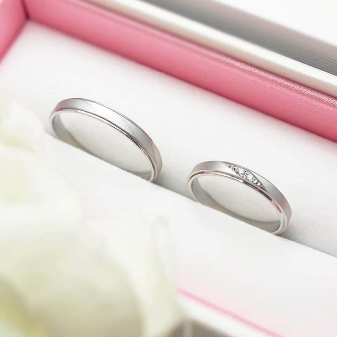 JKプラネット銀座.表参道.福岡|結婚指輪セレクトショップさんのインスタグラム写真 - (JKプラネット銀座.表参道.福岡|結婚指輪セレクトショップInstagram)「💍 @citizen_jewelry 《CITIZEN nocur/シチズン ノクル》 . 二人の強い絆をイメージしたデザイン。 表面に施された縄目のカットで、 決して切れることなく二人を繋ぐ絆を表現しています。 . nocurはシチズン社が作る耐久性に優れたメイドインジャパンの結婚指輪となります。2本ペアで税込11万円の定額制ブライダルジュエリーブランドです✨ ～～～～～～～～～～～～～～ ●商品情報● 【CITIZEN nocur】 シチズン ノクル Ladys_marriage【CN049】¥55,000(税込) Mens_marriage【CN050】¥55,000(税込) ～～～～～～～～～～～～～～ . JKPlanet ショップリスト⇩ 銀座本店・表参道店・横浜元町店・福岡天神店・熊本上通店・宮崎橘通り店・鹿児島天文館店 . #JKPlanet #JKプラネット #結婚指輪のセレクトショップ #銀座結婚指輪 #表参道結婚指輪 #横浜結婚指輪 #福岡結婚指輪 #熊本結婚指輪 #宮崎結婚指輪 #鹿児島結婚指輪 #nocur #ノクル #低価格結婚指輪 #マリッジリング #結婚指輪 #ブライダルリング #マリッジ #リング #シチズン結婚指輪 #プレ花嫁 #日本中のプレ花嫁さんと繋がりたい #横浜花嫁 #福岡花嫁 #熊本花嫁 #宮崎花嫁 #鹿児島花嫁 #結婚指輪探し #結婚指輪選び #weddingring #jewelry」11月21日 10時51分 - jkplanet.jewelry