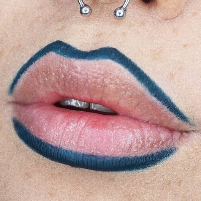 Sayaka Obaraのインスタグラム：「💋💚 @lindahallbergcosmetics guilty mood crayon(I love new formula💯) & #infinityglass , #infinitypalette (zwicky & cigar) for faux freckles. . . #lindahallberg #fusionkit #guiltymood #moodcrayons #fauxfreckles #freckles」