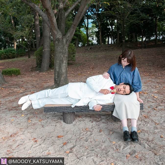 吉川莉早のインスタグラム：「@moody_katsuyama 膝枕でもこの姿勢。」