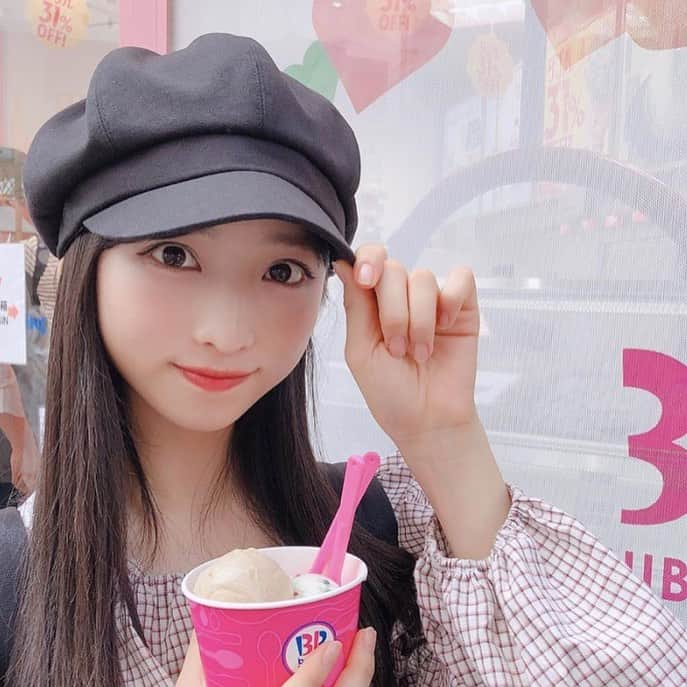 AKB48 Officialさんのインスタグラム写真 - (AKB48 OfficialInstagram)「キャップコーデ﻿👒 ﻿ #AKB48 #AKB48official﻿ #佐々木優佳里 #YukariSasaki﻿ #川本紗矢 #SayaKawamoto﻿ #小栗有以 #YuiOguri﻿ #キャップコーデ #キャップ女子 ﻿ #コーデ #秋コーデ #秋冬コーデ ﻿ #キャスケット #キャスケット女子 #ハンチング ﻿ #archives #サーティワン #31 ﻿ #秋アイス #アイス部﻿ #모자」11月21日 11時25分 - akb48