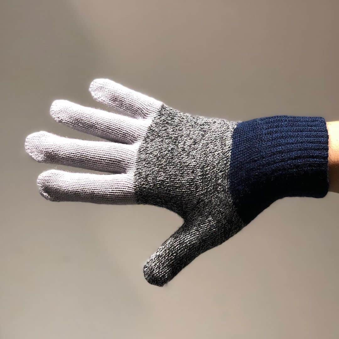 BEAMS JAPANさんのインスタグラム写真 - (BEAMS JAPANInstagram)「＜tet. POPUP SHOP＞﻿ ﻿ ブランドを通して手袋産業を活性化させる活動に取り組んでいる、香川県東かがわ市で作る手袋や手にまつわるオリジナル商品を手がける＜tet.（テト）＞。 ﻿ この度新宿「ビームス ジャパン」では、＜tet.＞の魅力が詰まったポップアップショップを開催します。会期中は通常取り扱いのないメンズ、ウィメンズ、キッズの手袋をモアバリエーションで展開するほか、12色展開の＜ビームス ジャパン＞別注ロゴの手袋も登場するなど豊富なラインナップをご用意します。﻿ 是非、この機会に＜tet.＞の手袋の温かさに触れてみてください。﻿ ﻿ ▼開催期間﻿ 2019/11/20(水)〜12/25(水)﻿ ﻿ BEAMS JAPAN 1F﻿ ☎︎ 03-5368-7314﻿ #beams ﻿ #beamsjapan ﻿ #beamsjapan1st ﻿ #ビームスジャパン﻿ #新宿 #新宿三丁目﻿ #日本製﻿ #madeinjapan﻿ #香川県 #東かがわ﻿ #tet #手袋﻿ #別注 #期間限定﻿ #gloves #popup」11月21日 12時01分 - beams_japan