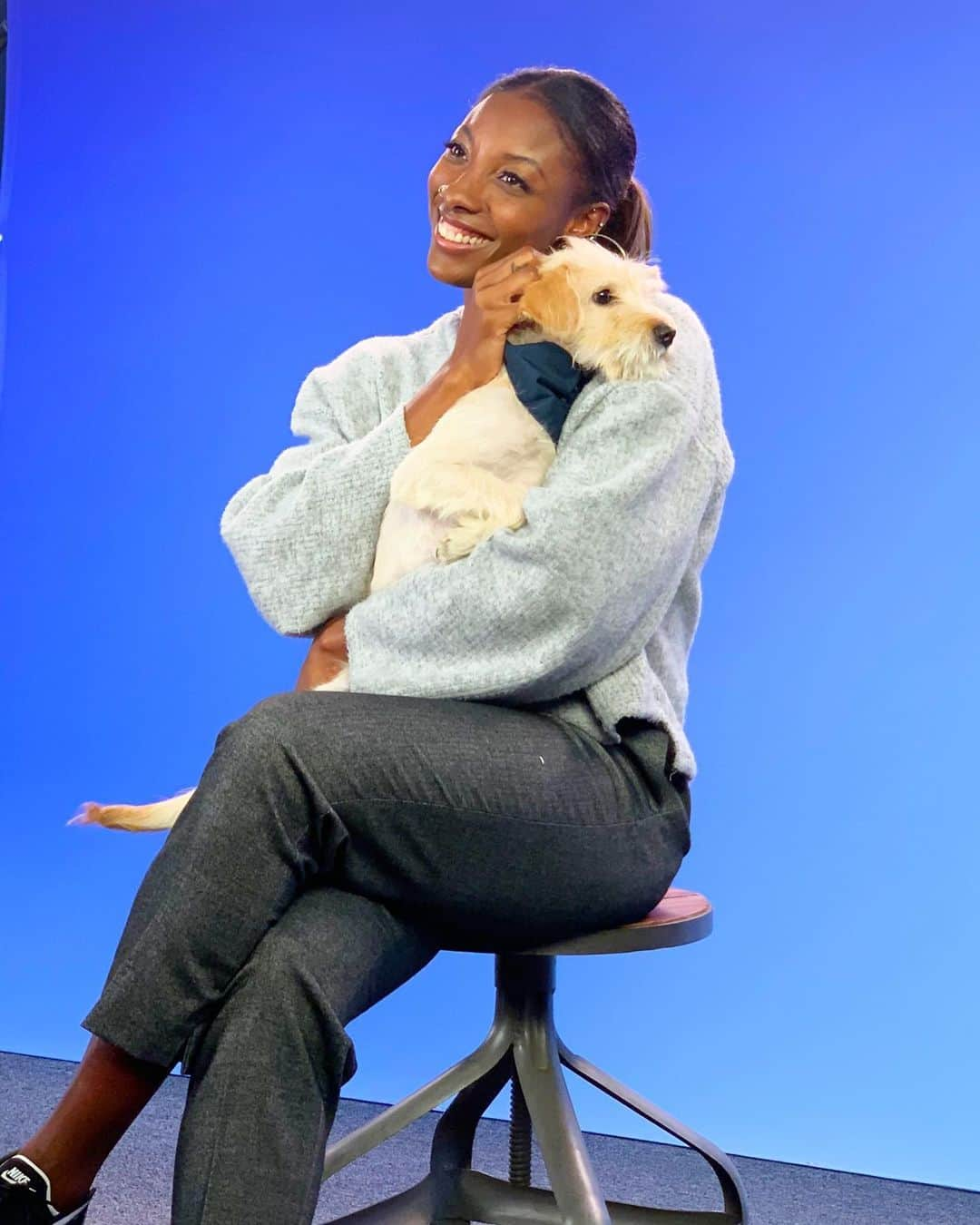 ニア・シファーティヒー・アリのインスタグラム：「Top 2 and not 2. My favorite part of the day was holding this cute pup who’s up for adoption and I got to share love with. @nbcolympics @teamusa #TokyoOlympics #Viral #PuppiesOfInstagram #Whoa」