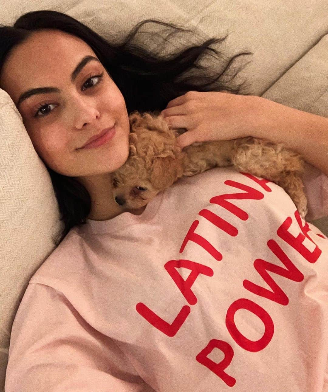 カミラ・メンデスさんのインスタグラム写真 - (カミラ・メンデスInstagram)「today is #latinaequalpay day, when latinas "catch up" to what white, non-latino men were paid in 2018. the gap is widest for latina workers, who on average earn only 54 cents for every $1 a man is paid. meaning they must work nearly two years to earn what white men earn in one year. this is unacceptable, and we need to act now. @phenomenal tee benefits @mujerxsrising, which protects the rights of migrant women. truffle and i are in full support!! #latinapower」11月21日 12時25分 - camimendes