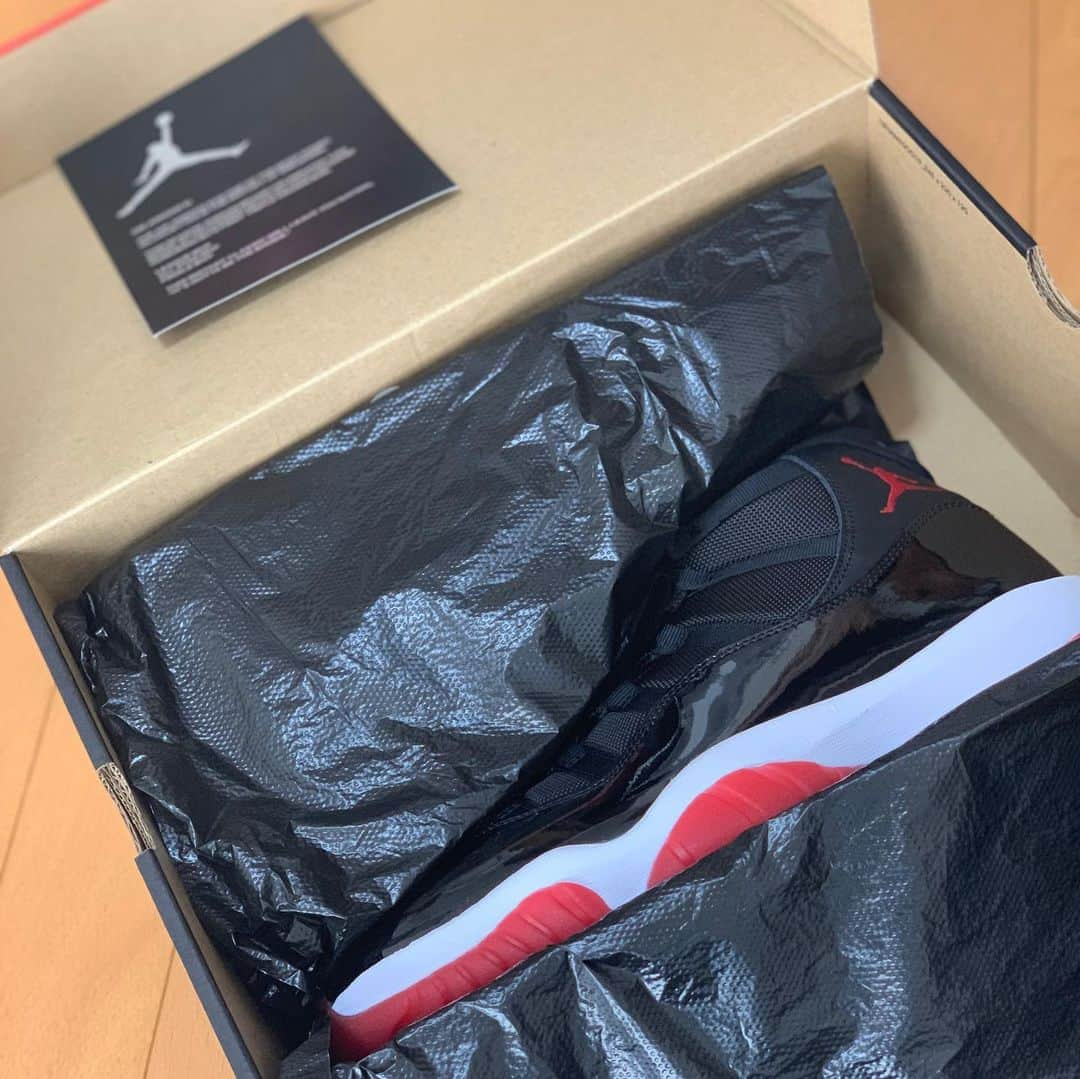 岩本煌史さんのインスタグラム写真 - (岩本煌史Instagram)「got new kicks!! NIKE AIR JORDAN 11 RETRO PLAYOFFS BRED (2019)  #nike #ナイキ #airjordan #airjordan11 #aj11 #airjordan11bred #airjordan11blackred  #bred #snkrs #prowrestler #プロレスラー #三重県 #桑名市 #出身 #岩本煌史 #sneaker #スニーカー #スニーカーヘッズ #スニーカー大好き #足元倶楽部 #キモ撮り」11月21日 12時37分 - koji_iwamoto