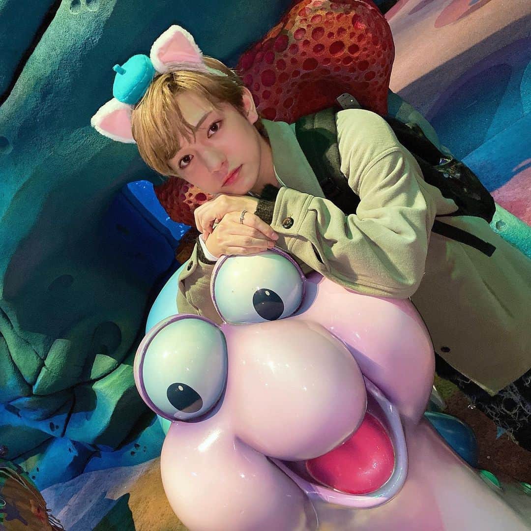 こんどうようぢのインスタグラム：「前回のディズニーも ジェラトーニだったけど 持って行って節約した笑う。  #ジェラトーニ #disneysea  #ディズニーシー」