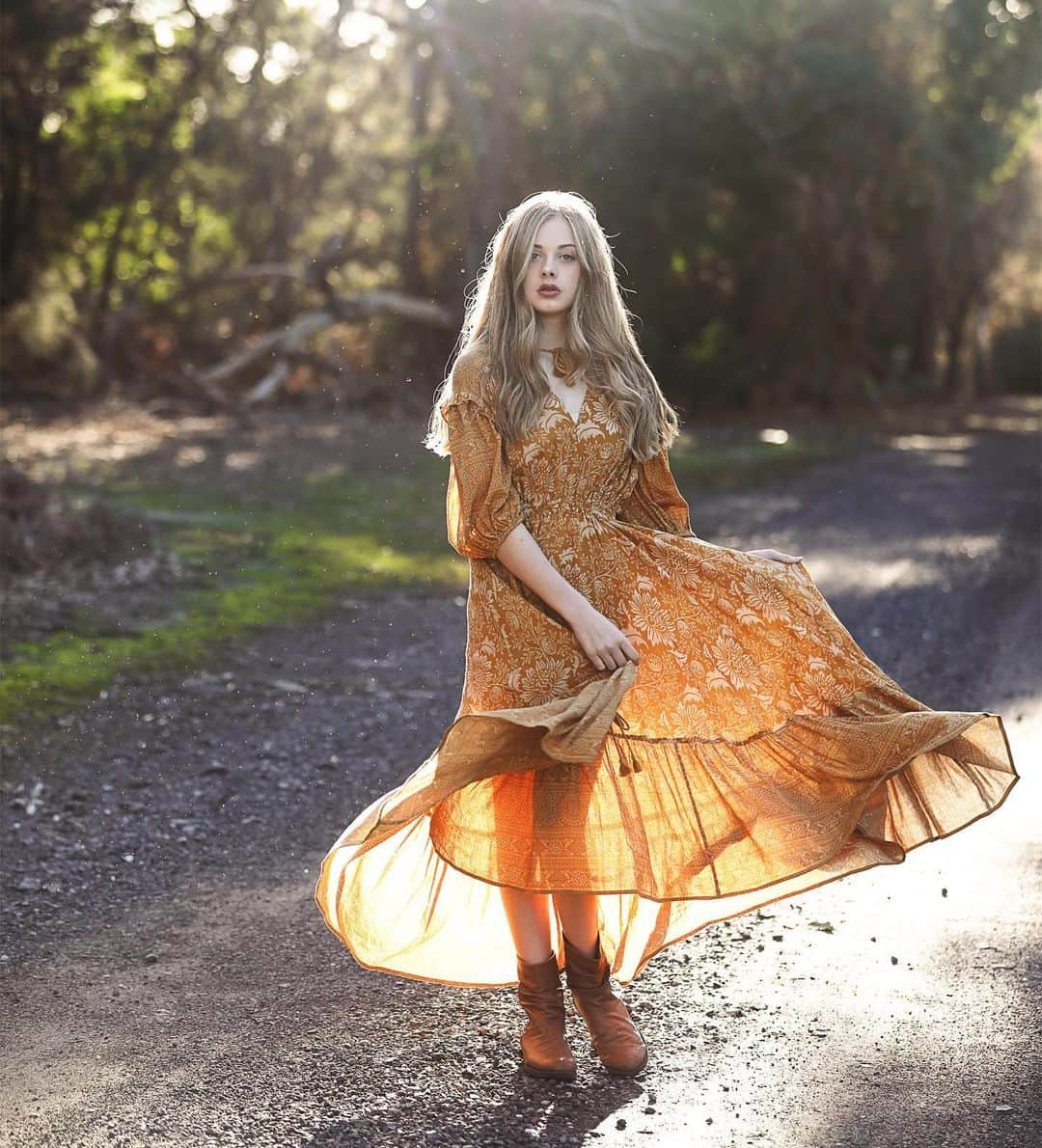 Indi Woollardさんのインスタグラム写真 - (Indi WoollardInstagram)「Sunshine ☀️ Photo @caitlinmayphotography  Wearing @tierra_alma  @spell  #sunshine #gypsy #spell #indiawoollard #woollard #hippy #dress #free」11月21日 13時19分 - indiawoollard