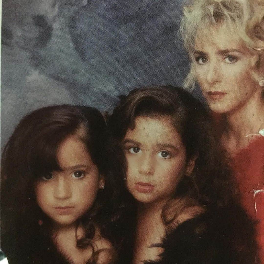 ベロニカ・ベガのインスタグラム：「1st of all... why did my mom always outshine everyone? 2nd why they make us make serious faces?  But that’s all beside the point. November 20th God gave me a lifetime Scorpio partner. My longest living friend. A girl to teach me what sharing is, what looking out for someone is, what unconditional love is. He gave me one of the two people I’d love the most in this universe. We’ve gone through everything together. No one knows me like you Stephanie. No one has ever held me down like you. I’m beyond blessed to have someone I can call at ANYTIME and they show up no matter the cause. I can be right or wrong and you’ll be there for me. You will also tell me the harsh truth and keep me humble af in a heart beat. I am sooooooo happy for this new chapter In your life. Your biggest blessings are yet to come. Can’t wait to tell Chachi all our stories. I love you like I’ve never loved anyone in my life. You have my whole heart. I’d die without you best friend. HAPPY MF BDAY SHONE!!!!! @steph_q_90」