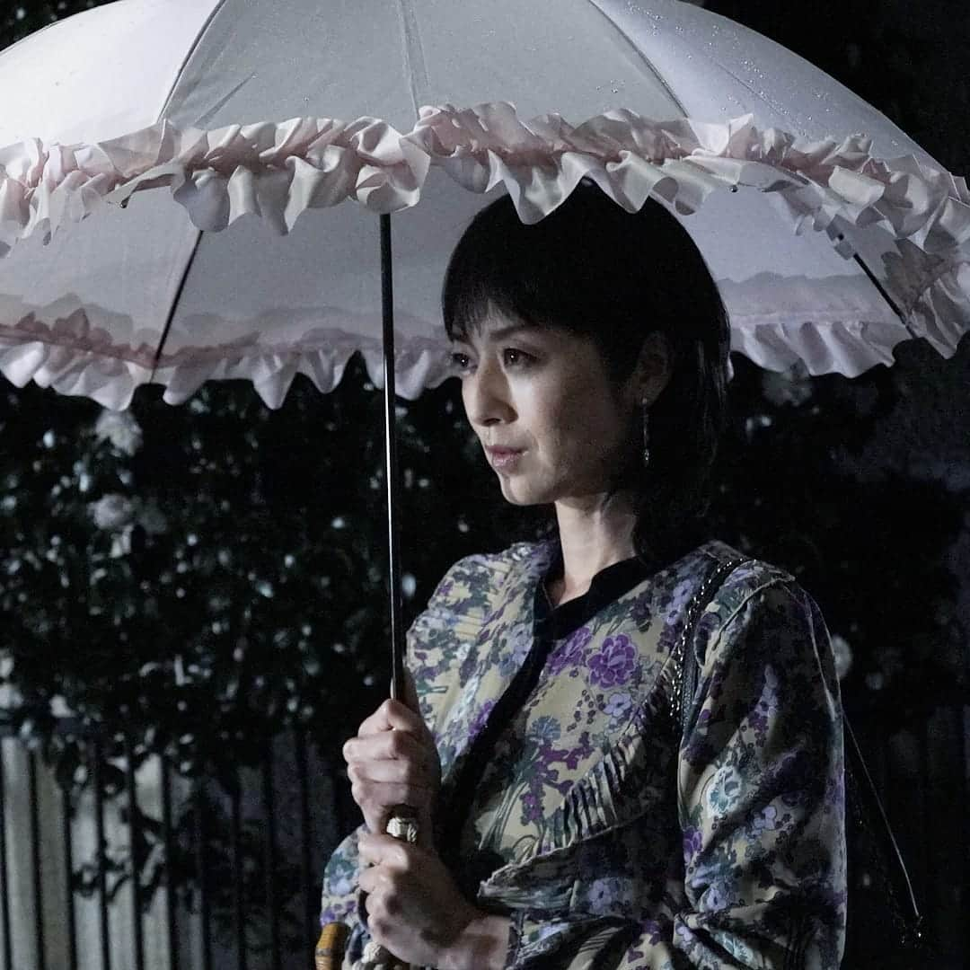 東海テレビ「いつかこの雨がやむ日まで」さんのインスタグラム写真 - (東海テレビ「いつかこの雨がやむ日まで」Instagram)「リカさん、準備万端です💉💥 #リカ #東海テレビ #フジテレビ #オトナの土ドラ #高岡早紀 #準備万端  #手に持っているのは  #新たな犠牲者」11月21日 13時28分 - dodra_tokaitv