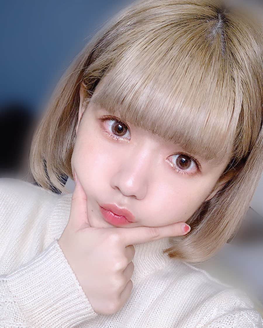 星野にぁのインスタグラム：「🤔 #selfie #金髪 #ぱっつん」