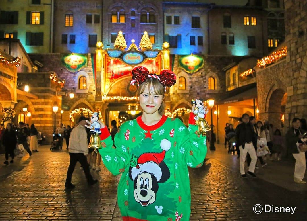 高橋みなみの「これから、何する？」さんのインスタグラム写真 - (高橋みなみの「これから、何する？」Instagram)「＼💗ベルちゃんの📷フォトレポート！／ 東京ディズニーシーにやってきました！ いろんなところにクリスマスのオーナメントやツリーが飾ってあって、クリスマスの雰囲気たっぷりです！  #これなに #これから東京ディズニーリゾートいっちゃう？」11月21日 14時09分 - korenanitfm