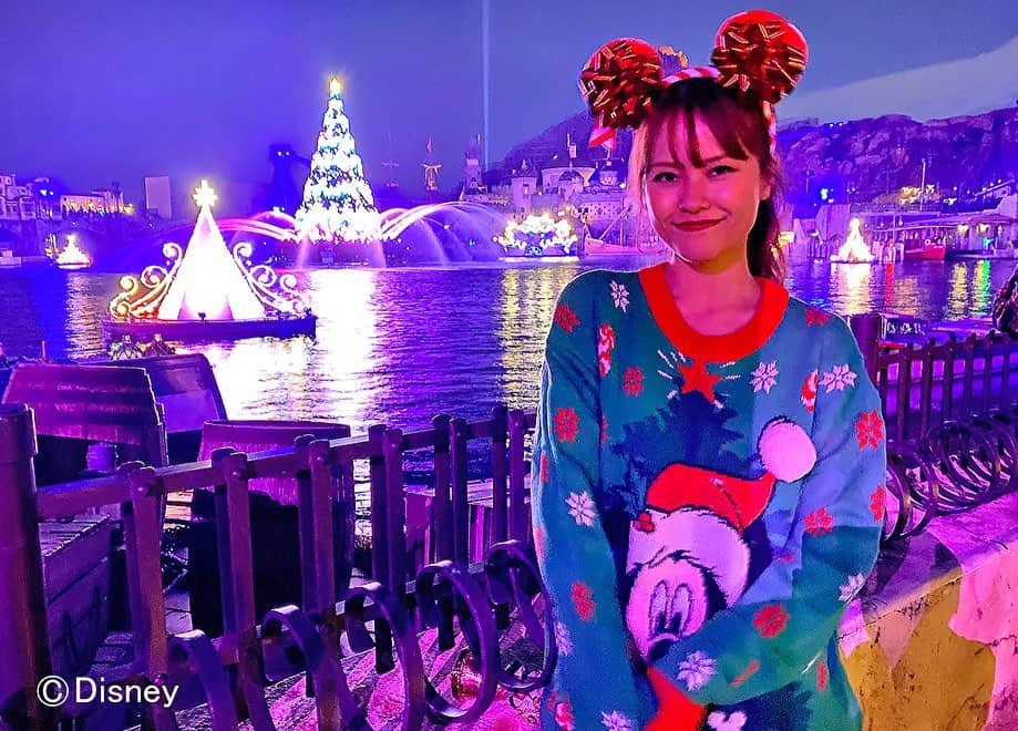 高橋みなみの「これから、何する？」さんのインスタグラム写真 - (高橋みなみの「これから、何する？」Instagram)「＼💗ベルちゃんの📷フォトレポート！／ 『カラー・オブ・クリスマス』は、高さ約15メートルの大きなクリスマスツリーや小さなツリーのオブジェが光り輝く、幻想的な夜の水上エンターテイメントです。  #これなに #これから東京ディズニーリゾートいっちゃう？」11月21日 14時10分 - korenanitfm