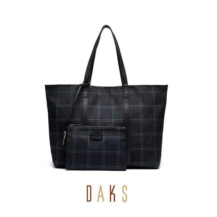 DAKS Koreaさんのインスタグラム写真 - (DAKS KoreaInstagram)「#TREND #빅숄더백 실용성 좋은 폴리 소재에 소가죽으로 포인트를 준 3가지 컬러의 타탄 체크 양면 숄더백입니다. 캐주얼한듯 클래식한 스타일을 함께 즐겨보세요. _ #DBBA9F922W1 #DBBA9F921N1 #DBBA9F920W3 _ #닥스 #닥스코리아 #닥스엑세서리 #DAKS #DAKSACCESSORIES #Lfmall #FW #FW컬렉션 #닥스가방 #가방추천 #남자가방 #여자가방 #남자가방추천 #여자가방추천 #숄더백 #남자숄더백 #여자숄더백 #숄더백추천」11月21日 14時13分 - dakskorea_accessories