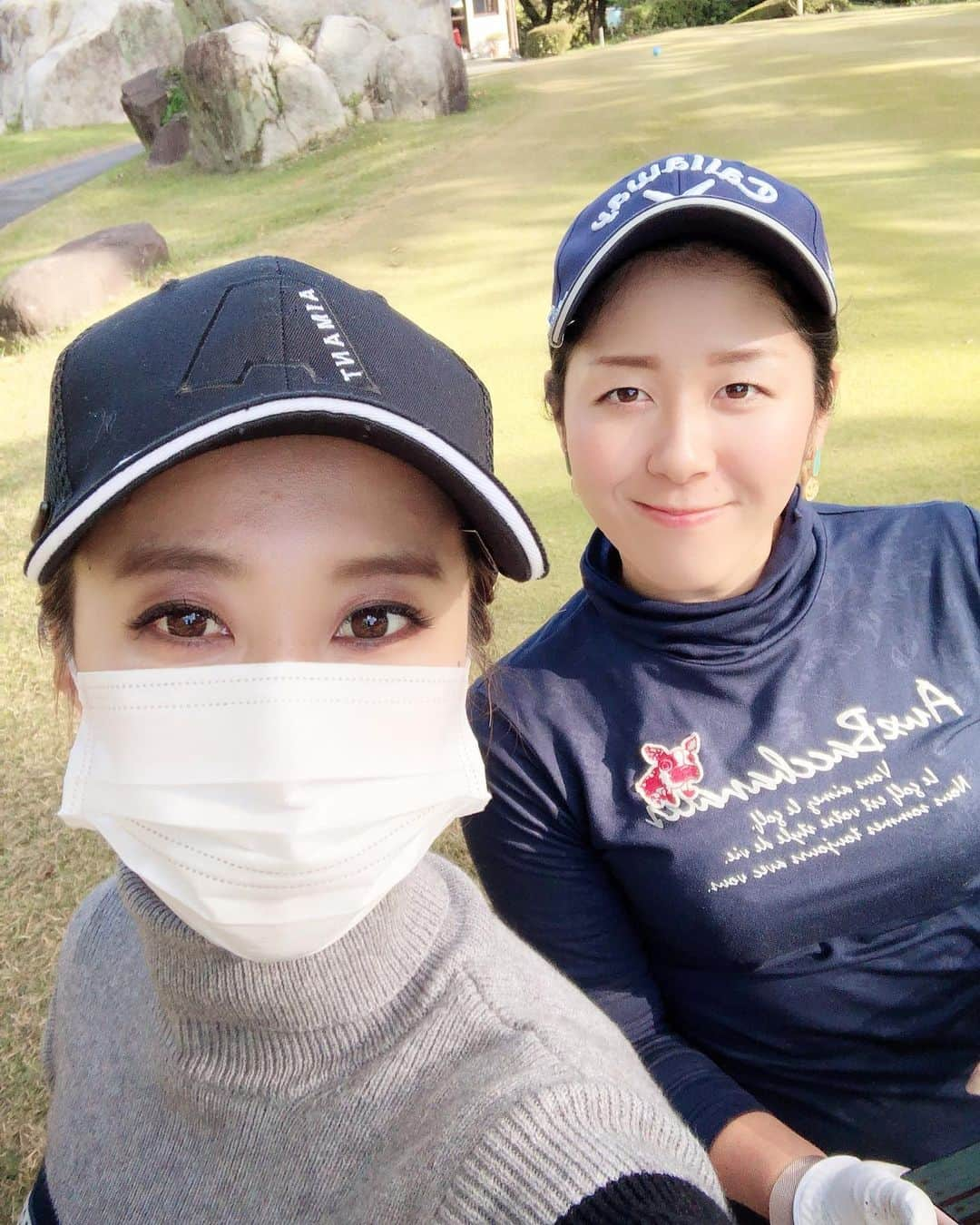 加賀其真美さんのインスタグラム写真 - (加賀其真美Instagram)「久しぶりに莉乃とゴルフした〜⛳️ マスクでかい😂😂😂 たまにうるさいけど飾らない性格の莉乃が好き😃✨✨ 何より食の趣味が合う🧡🧡🧡 ． 周南難しいけどお互い頑張ろう🥺⭐️ 来週のQTはめっちゃ頭使うだろうな🤯 ． ． ． #山口#周南カントリー倶楽部#ゴルフ#golf#ゴルフ女子#golf女子」11月21日 14時26分 - mami_kagasono