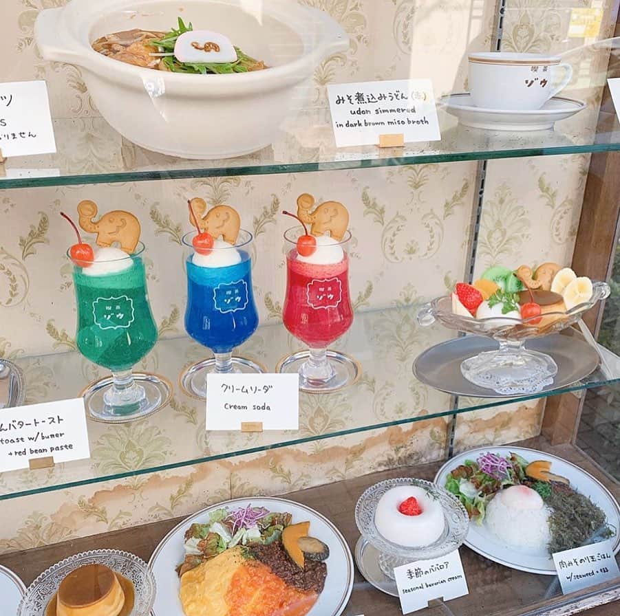 ローリエプレス編集部さんのインスタグラム写真 - (ローリエプレス編集部Instagram)「京都にある#喫茶ゾウ では、カラフルなクリームソーダが大人気♡﻿ ちょこんと添えてある象のクッキーもインパクトがありますよね！﻿ ﻿ フードもたくさんあり、固めプリンやアツアツふわふわの玉子サンドも絶品♡﻿ ﻿ ﻿ ﻿ ﻿ ﻿ Thank you♡﻿ @noa__maaa﻿ @mei__0420 ﻿ @aichii_i ﻿ @hjp_9821 ﻿ @minorin1031 ﻿ @mrk_miu ﻿ @tonyuchangram ﻿ ﻿ ﻿ ﻿ ﻿ #laurierpress_京都カフェ﻿ ﻿ ﻿ ﻿ ﻿ ﻿ ﻿ ﻿ ﻿ ﻿ #ローリエプレス #喫茶店 #京都カフェ #クリームソーダ #レトログラス﻿」11月21日 14時22分 - laurier_press