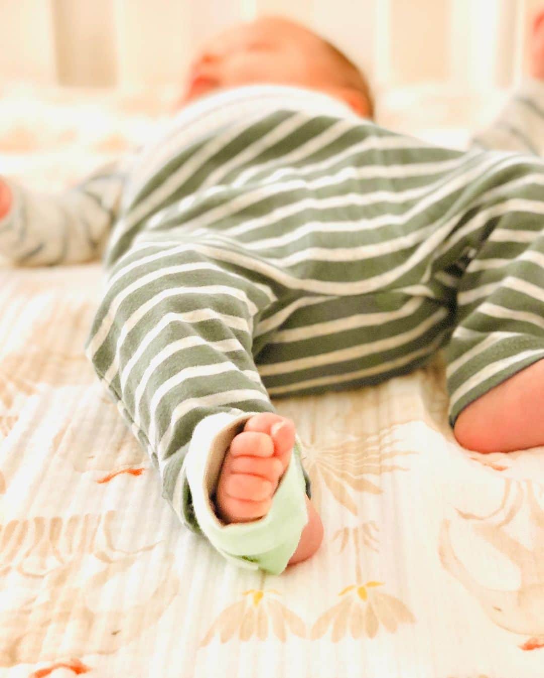 カミーユ・グアティのインスタグラム：「You wait 9 long months to meet your child and in a blink of an eye you’re #instaparents. I think all mom & dads would agree with me; the sudden fear that sets in. The million questions that start racing through your mind while they sleep...”is he breathing, is the room too cold for him, is the room to hot?” I can’t thank @owletcare enough for bringing assurance and safety into my life.  I downloaded the app and paired the camera and smart sock in minutes. I can live stream with 1080p HD video from anywhere right onto my iPhone. The camera has two way audio, which allows me to hear my baby and soothe him if he’s getting fussy. The app notifies me when oxygen or heart rate levels are off. It even tells me the temperature of the room!! A huge plus for me with winter coming.  Thank you @owletcare for allowing me to rest while he sleeps.  #owletcare #owlet #owletbabymonitor #sleep #newbornsafety #newborntips #babysafety #babymonitor」