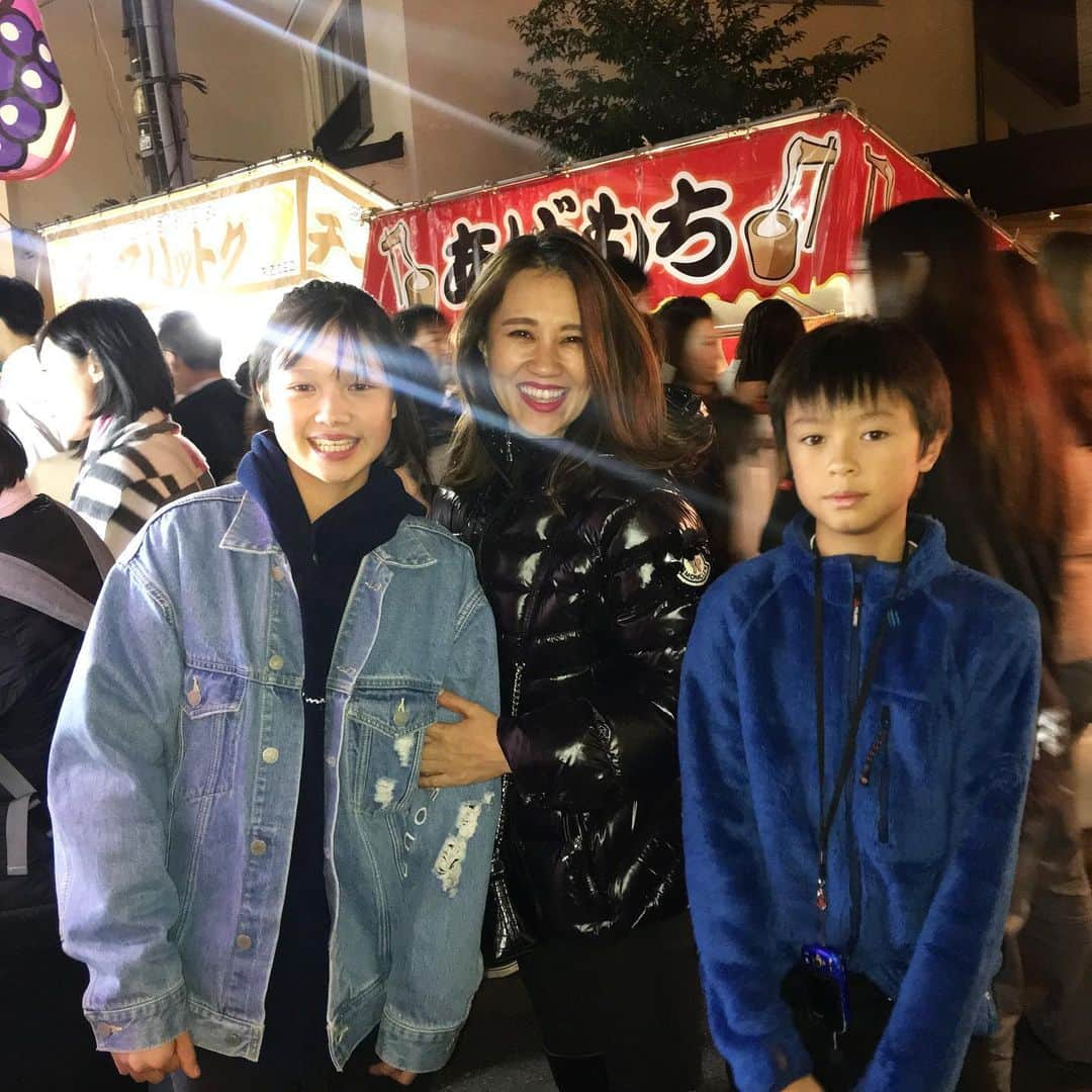 増山敬子さんのインスタグラム写真 - (増山敬子Instagram)「昨日はご近所のお祭りへ🏮 この季節のお祭り好き♡ 来年は一緒に行ってもらえない 可能性100万パーセント😵😵 * 最近のお祭りは、色んなものが食べれて楽しい。 #トッポギ #牡蠣 食べたいの沢山だったけど 帰宅しました🤣🤣 あと今週末の土曜日23日は #池尻大橋 で#フリーマーケット 開催されます❤️❤️ たくさん掘り出し物があるに間違いないから是非お友達誘って遊びにいらしてください❤️❤️ 👠Bunnys flea market👗  大人気のフリーマーケットを開催いたします。 デザイナー、アパレルプレス、バイヤー、モデル、ミスユニバース講師、セレブママ、海外好きオシャレさんetc...多数の方々より出展頂いた超豪華フリーマーケットの実現‼︎ 取り扱いはレディース、キッズ、 メンズ、靴、BAG、アクセなど多数！！ PLACE:世田谷区池尻3-3-1キドビル5F  FEE:¥100  受付にて頂戴致します。ご了承くださいませ。  TIME:2019/11月23日 11:00-18:30 ☆現金のみの、お取り扱いになりますので、ご了承くださいませ。 ☆返品は一切、お受け出来かねますので、宜しくお願い致します。 ☆エコバッグをお持ちの方は、是非ご持参ください。  #牡蠣好き #練馬#練馬駅#練馬グルメ #フリマ#スタイリストフリマ#モデルフリマ#モンクレール#ザラ#プチプラ」11月21日 19時58分 - keikomasuyama