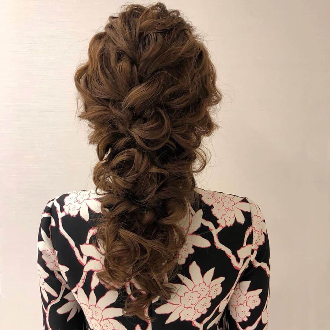 Tomoyo Kitamuraさんのインスタグラム写真 - (Tomoyo KitamuraInstagram)「先日のお客様。 編み下ろダウン。  #ヘアメイク #ヘアセット #ヘアアレンジ #ヘアスタイル #銀座#美容師 #ウェディング#ウェディングヘア #ブライダル#ブライダルヘア #結婚式#プレ花嫁#花嫁#前撮り#着物#浴衣 #シニヨン#ダウン#夜会巻き #ヘアメイクリハーサル #bride#bridehair#bridal#updo#upstyle」11月21日 14時36分 - tmy_o3.pugmi