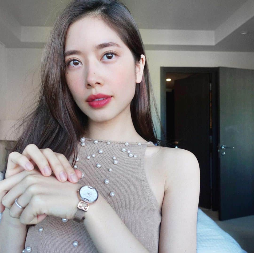 May Pakdee メイ パクディさんのインスタグラム写真 - (May Pakdee メイ パクディInstagram)「Just received this beautiful watch ✨ It’s rose gold and  super light, would like to wear it to my little office 🖌💫 . . . 届いたばかりのフルラ時計🕰スリムで、女性的て素敵です✨オフィスに行く時にぴったり🎈軽いのも🙆🏻‍♀️. . .  #theplatinumselect ＃furla＃furlawatch＃フルラ＃フルラ時計＃メトロポリス@the_platinum_select」11月21日 14時50分 - maypakdee
