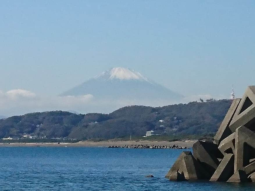 松本康太さんのインスタグラム写真 - (松本康太Instagram)「今日は平塚新港で釣りをしました♪フグとエイが釣れました(^○^) 富士山も綺麗に見える場所なのです♪  #釣り #フィッシング #フグ #河豚 #平塚 #平塚新港 #エイ #エサ  #オキアミ #いそめ #レギュラー松本 #あるある探検隊 #キャチアンドイート」11月21日 15時23分 - aruarutankentai.matsumoto