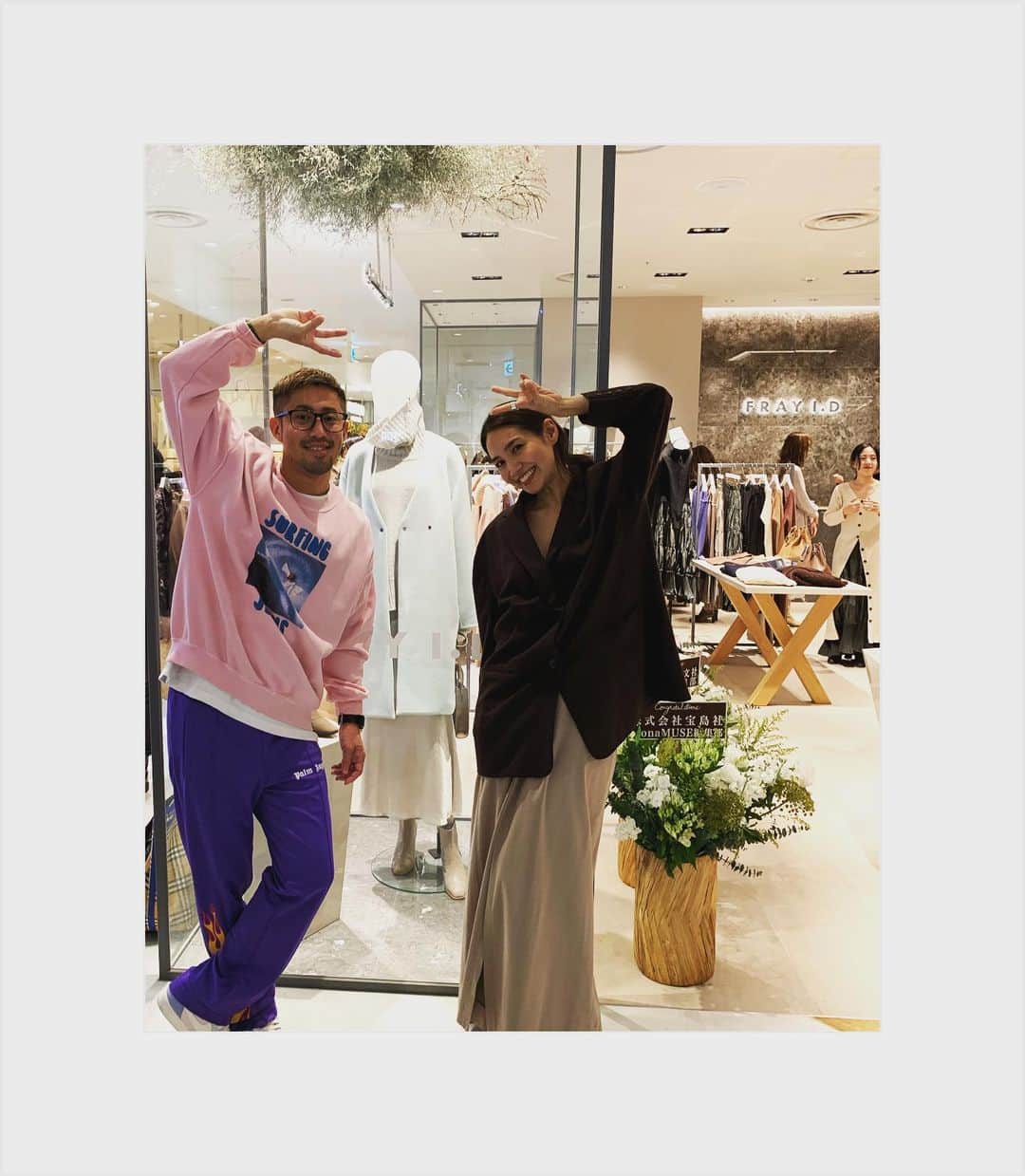 小林 ディスカスさんのインスタグラム写真 - (小林 ディスカスInstagram)「三谷さんにも久々に逢えましたっ 👱🏾‍♂️💙💙💙✌🏾 @reikomitani  FRAY.ID @fray_id  リース行きまーすっ👱🏾‍♂️💙💙👗👠 #tokyo #japan #fashion #luxury #love #friends #frayid #東京」11月21日 15時33分 - discus_kobayashi