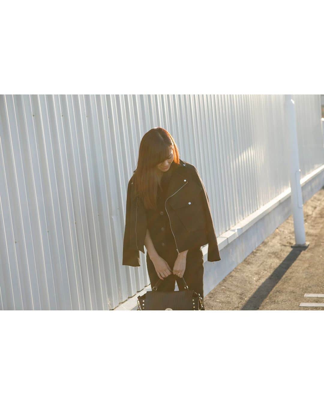 田中幸恵のインスタグラム：「_____ . たまにはクールな感じにも憧れるねん笑🖤 オールブラックのパンツスタイルとか。 . . 怒涛の撮影週間→入稿→明日校了（、、たぶん🙄）、 で、週末からまた撮影。 . でも個人的に好きなガチスナップ！笑 あちらこちら出没するので、お声がけしましたらご協力いただけるとめっちゃ嬉しいです笑🙏 . . #yori_japan  #dressterior  #zanellato  #etretokyo  #tods」
