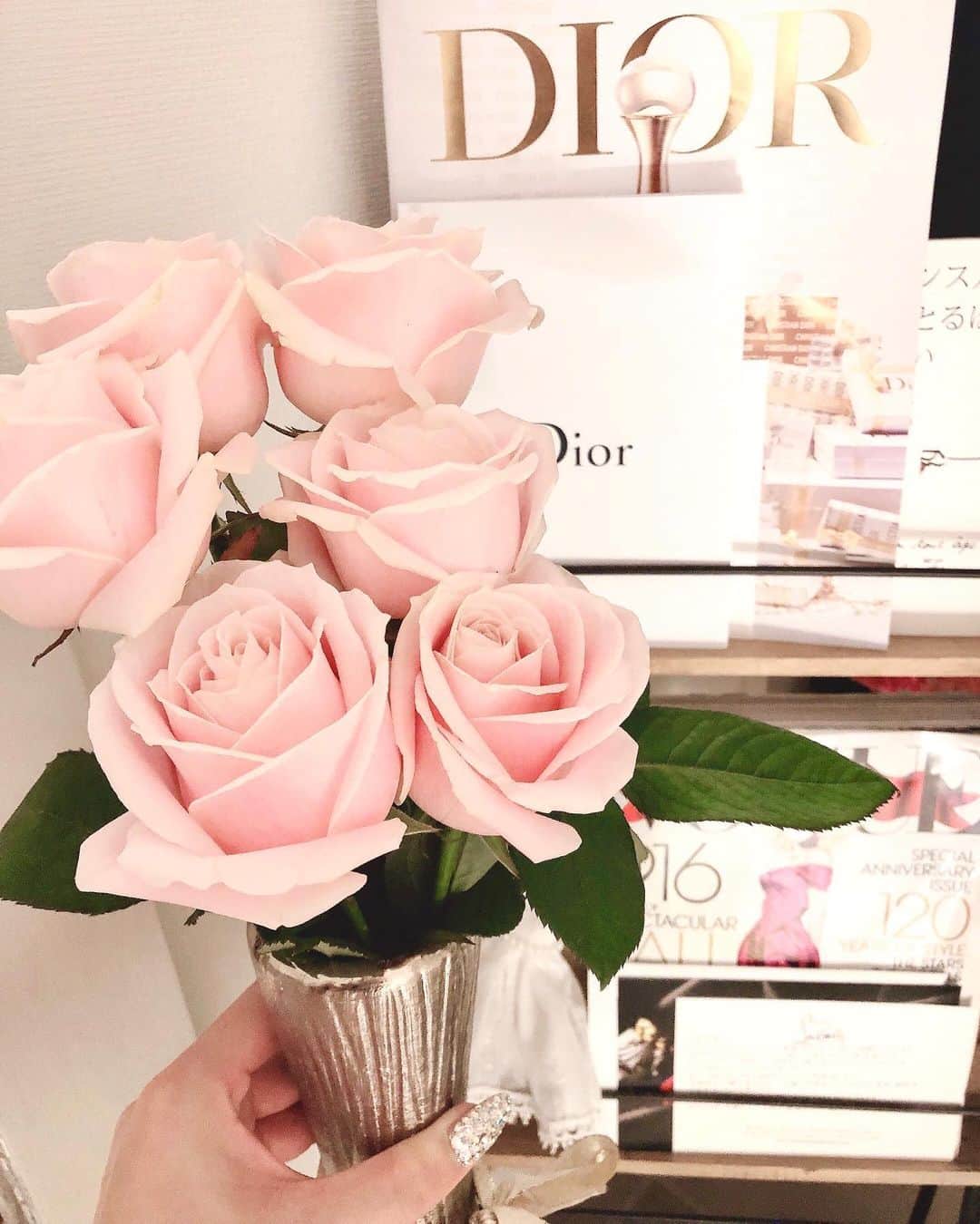 神宮 若奈さんのインスタグラム写真 - (神宮 若奈Instagram)「きゃわきゃわきゃわ💗 . . 一目惚れしたベビーピンク色のバラちゃん💗 和バラも素敵だったなぁ🥺💗 . 私の夢は大好きな人から 大きな大きなバラの花束をもらうことなの🌹 . . いつか王子様がくれますように🙏🏻🌟w . #rose #babypink #pinkrose #birthday #花束 #バラ #バラの花束 #ベビーピンク #可愛い #癒し #王子様 #私はお姫様 #こじらせアラサー #26 #love #xoxo #instalove #wakanastyle #wakanabody」11月21日 15時55分 - jinguwakana