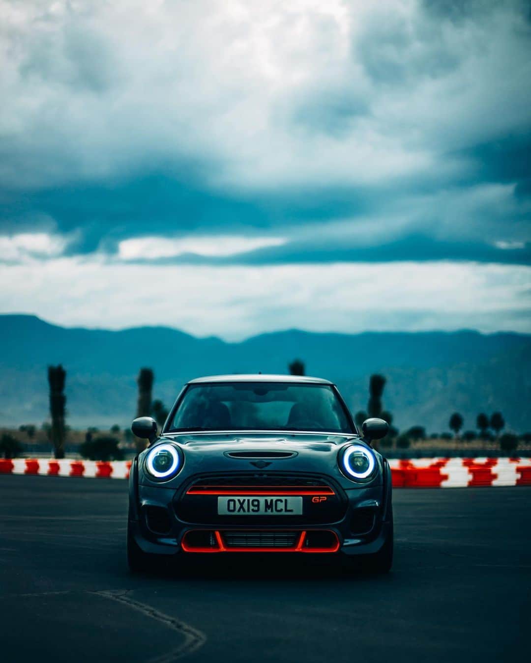 佐藤健寿さんのインスタグラム写真 - (佐藤健寿Instagram)「Palm Springsで発表されたMINI JCWGP を撮影しました。 史上最速をうたう通り、走行中は撮影できないほどのスピード。  #JCWGP #MINIJapan #MINI #PR  @mini_japan」11月21日 15時59分 - x51