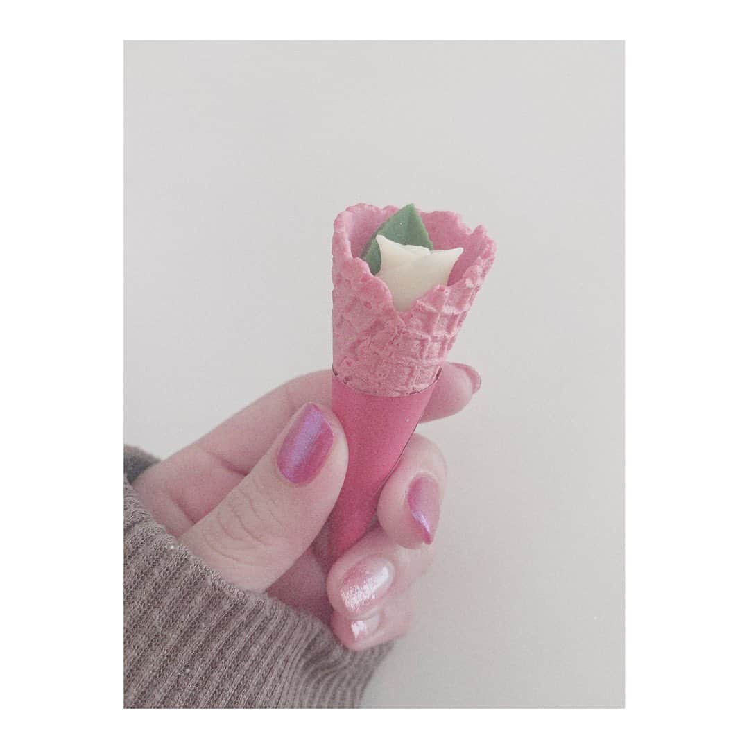 宮崎梨緒さんのインスタグラム写真 - (宮崎梨緒Instagram)「💅💅💅 ＊ 可愛いお菓子もらった♡ ＊  #ネイル変えたアピール  #ネイル #nails #네일  #네일아트  #ピンクネイル #pinknails #핑크네일」11月21日 16時24分 - miyazakirio