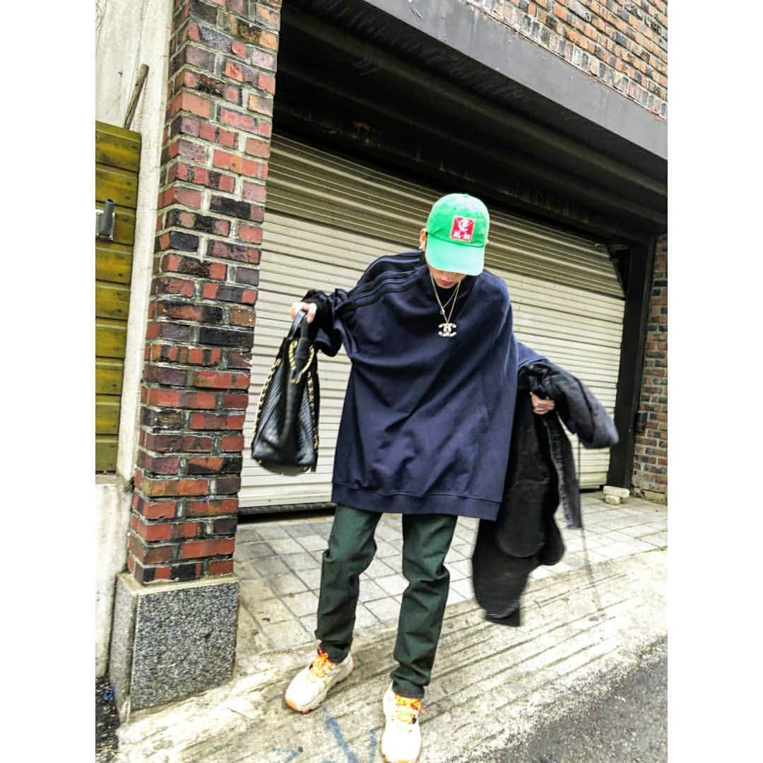 ジコさんのインスタグラム写真 - (ジコInstagram)「왔다고?😯」11月21日 16時24分 - woozico0914