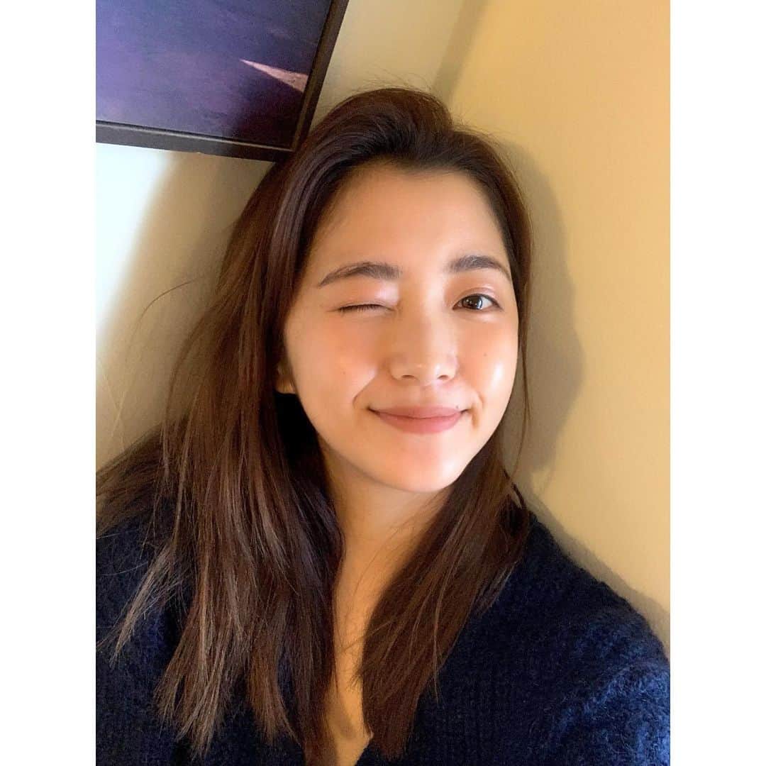 佐藤優津季のインスタグラム：「1週間が経ちました📍﻿ 〝旅行〟ではなく〝暮らすように過ごす〟をテーマに来ました。 そんな中でこれから挑戦したい事を見つけて、経験して、それをまた表現に活かせたらなと♻️💚﻿ ﻿ これから挑戦してみたい事が少しずつ見えてきました！﻿ 何気なくupしたストーリーに予想以上の反応と、アドバイスを下さる周りの方が沢山いて。。。﻿ 本当に本当に人に恵まれているなぁと改めて思いました！﻿ ありがとうございます🙏﻿ ﻿ まだ1週間しか経っていないけど、とても良い時間の過ごし方が出来ているんだなと実感出来ました。﻿ ﻿ 実現させます😇💎﻿ ﻿ それにしても今日の夕日はやけに綺麗だったな🙄🌇﻿ (酔いしれ癖ある🙄🤭🤫)﻿ ﻿」