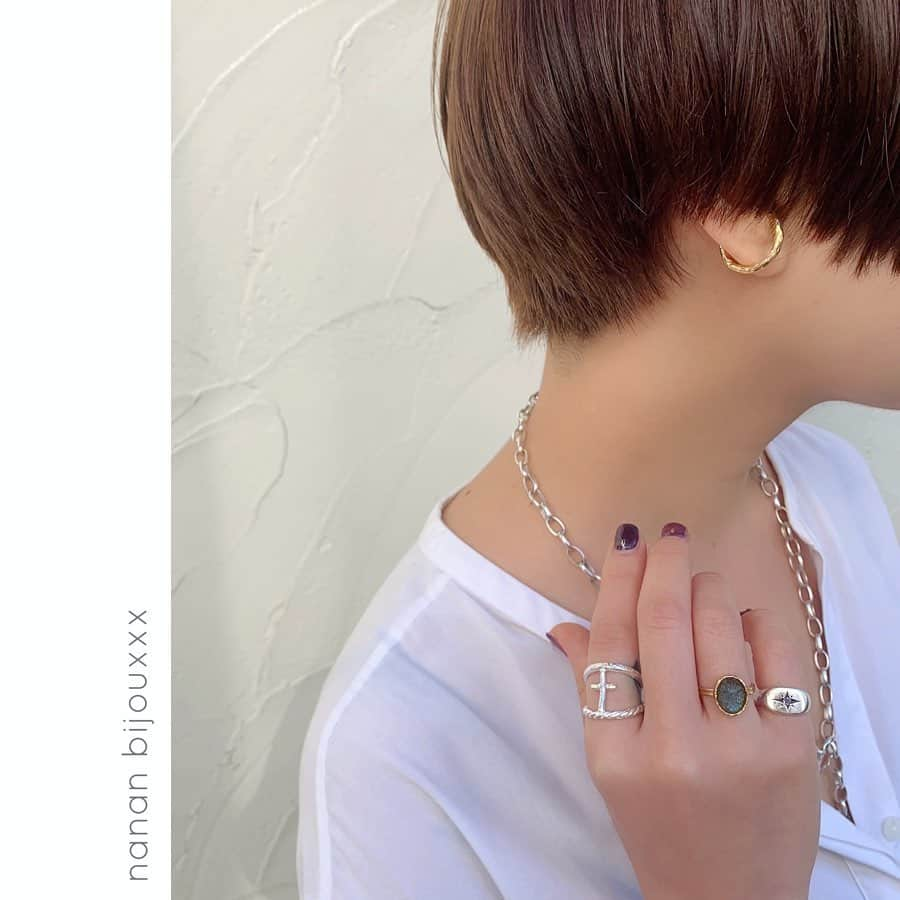 内田奈々さんのインスタグラム写真 - (内田奈々Instagram)「〰︎◼︎ Ear cuff Gold ◼︎〰︎﻿ ﻿ クリスマスシーズン限定で、ゴールドバージョンを作りました♡﻿ シルバー925に18金コーティングです。﻿ リングにもなるし、チャームも通せるし﻿ いろんな使い方ができます♡  Pop upまであと5日❤️﻿ ﻿ ear cuff gold 7,500+tax﻿ _________________________﻿ 広島PARCO Pop up shop 先行発売 ﻿ 11/26〜12/1﻿ ﻿ Webshop(受注生産)﻿ 12/7〜﻿ ﻿ nanan bijouxxx直営店﻿ 12/14〜﻿ _________________________﻿ Next Pop up shop 広島パルコ新館1階﻿ 11/26〜12/1﻿ イベント出店に伴い直営店は下記日程お休みとなります。﻿ ご迷惑をお掛けしますがよろしくお願い致します。﻿ 【11/19.23〜30】﻿ #nananbijouxxx ﻿」11月21日 16時56分 - nana_uchida