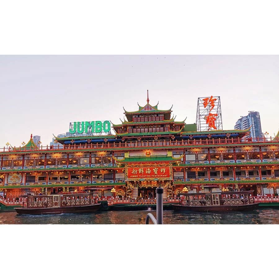 渡辺未優さんのインスタグラム写真 - (渡辺未優Instagram)「. ローカル感漂う小さな船に揺られて 船さんぽ⚓︎ . . #HK #aberdeen  #水上レストラン #ジャンボキングダム .」11月21日 16時56分 - _miyu.w_