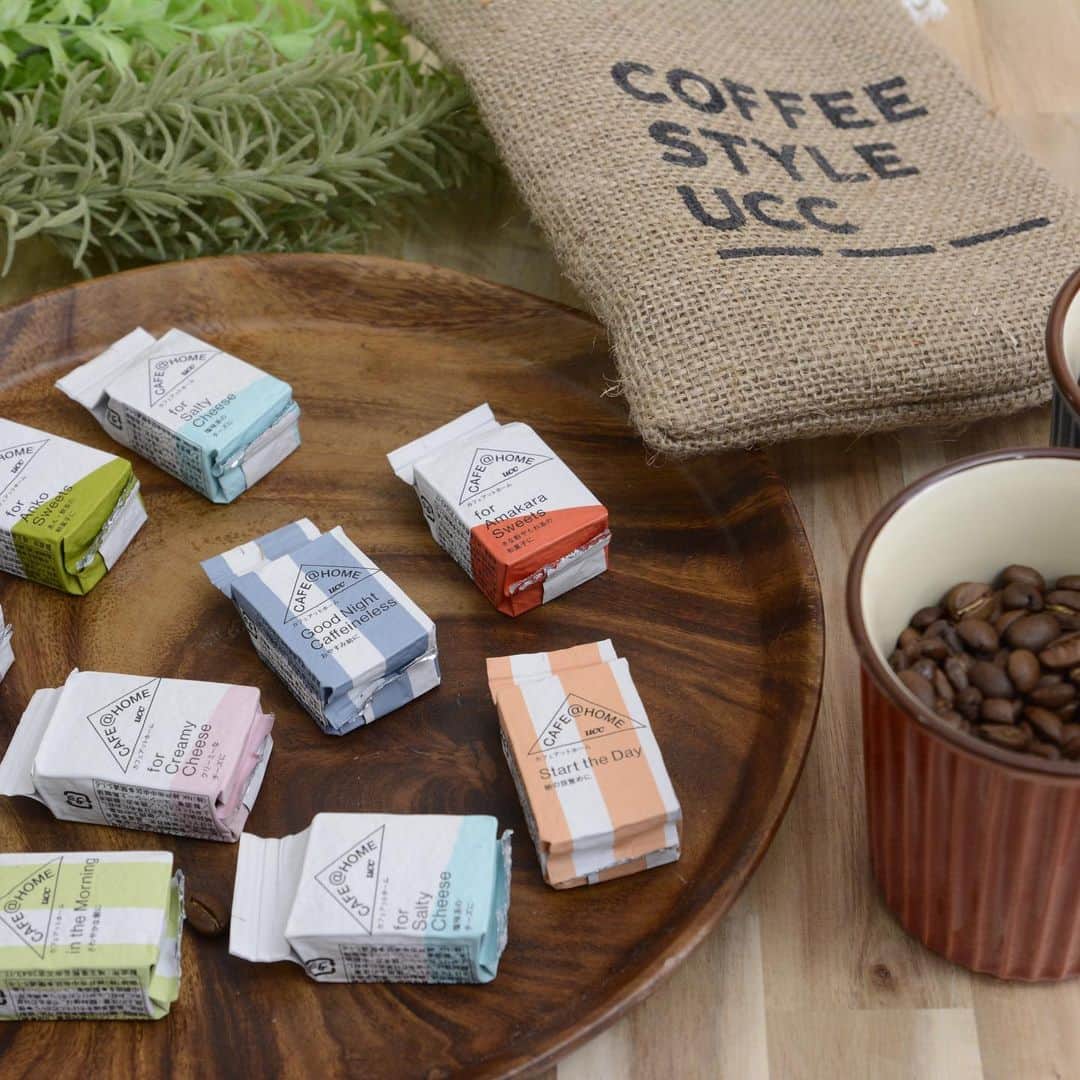 UCC上島珈琲さんのインスタグラム写真 - (UCC上島珈琲Instagram)「＼コーヒーとともに豊かなライフスタイルを☕ ／﻿ ㅤ﻿ 「COFFEE STYLE UCC オンラインショップ」がオープン✨﻿ ㅤ﻿ 「COFFEE STYLE UCC」とは、「食べ物やシーンに合わせてコーヒーを選ぶ」という新しいコーヒースタイルを提案するUCCグループの物販・カフェ業態の店舗です😳❗﻿ ﻿ この度、より多くのお客様に新しいコーヒースタイルを体験いただくために、「COFFEE STYLE UCC オンラインショップ」がオープンしました😆✨ ㅤ﻿ さらに、UCCが年に一度、数量限定で独占販売する幻のコーヒー『UCCブルボンポワントゥ2019』も、先行予約販売も当オンラインショップにて開始しています😊﻿ ※お届けは12/1～となります！﻿ ㅤ﻿ ぜひチェックして下さいね🎵﻿ ﻿ https://coffeestyle.jp ﻿ ﻿ ㅤ﻿ #COFFEESTYLEUCC﻿ #FoodWithCoffee﻿ #LifeWithCoffee﻿ #家淹れコーヒー﻿ #ブルボンポワントゥ﻿ #幻のコーヒー﻿ #こだわりカフェ﻿ #カフェ﻿ #コーヒー﻿ #こだわりコーヒー﻿ #上島珈琲﻿ #コーヒーのお供﻿ #コーヒーのある暮らし﻿ #コーヒー好きな人と繋がりたい﻿ #コーヒー好き﻿ #コーヒー大好き﻿ #コーヒーショップ﻿ #コーヒー巡り﻿ #コーヒー豆﻿ #コーヒー部﻿ #コーヒーカップ﻿ #coffeetime﻿ #coffeelover﻿ #coffeegram﻿ #coffeestyle﻿ #ucc﻿ #ucc上島珈琲﻿ #uccコーヒー﻿ #goodcoffeesmile」11月21日 17時01分 - uccueshimacoffee