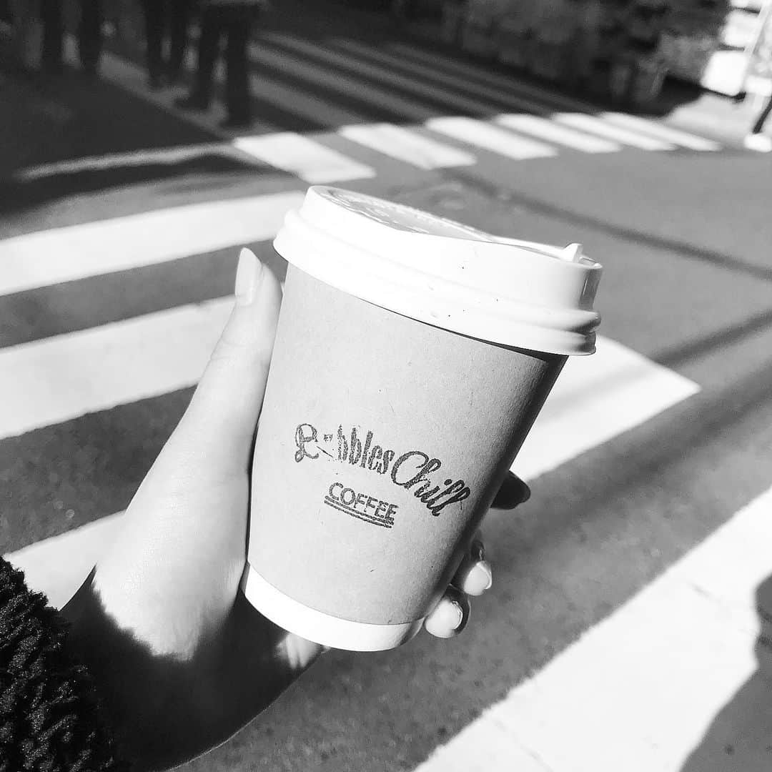 momonaさんのインスタグラム写真 - (momonaInstagram)「러브🖤🖤 今日もホワイトモカ  #coffee #bubbleschillcoffee」11月21日 17時14分 - momona0517