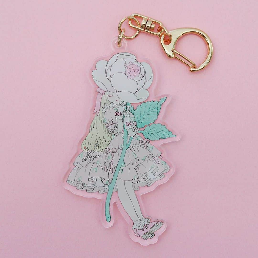 今井キラのインスタグラム：「11/23の13時頃こちらのキーチェーンを個展NOTEに納品します🌹﻿ ﻿ 11/23は13時から14時まで在廊の予定です💐﻿ また、この日はお茶会開催のため、14時から閉館まで個展NOTEを開催中の展示室「マッティナ」はクローズとなります。﻿ ＊マッティナ以外の展示室やカフェはご利用可能です﻿ ＊お茶会のチケットは販売終了しております﻿ ﻿ 今井キラ個展「Note」﻿ 2019年11月8日－12月1日﻿ 浅草橋 パラボリカ・ビス﻿ ＊火水休館﻿ ﻿ #rose #flower #ローズ #バラ #薔薇 #花 #sweetlolita #lolitafashion #kiraimai #🌹」