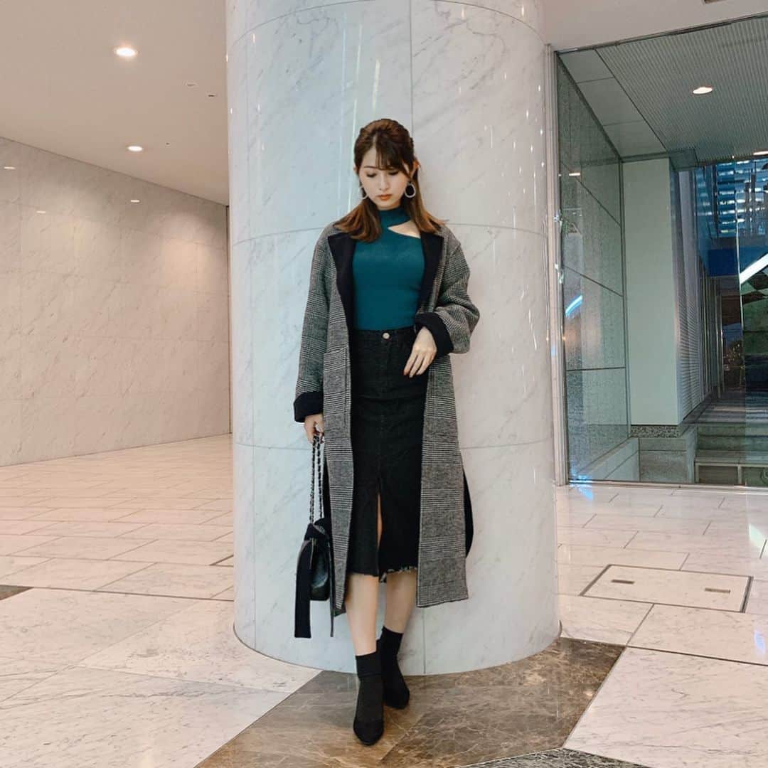 青野美沙稀さんのインスタグラム写真 - (青野美沙稀Instagram)「ラジオ収録でした📻 . どんどんメール 送ってくださーいっ😉❤️ . misaki@bayfm.co.jp . そしてコーデはこんな感じ🍒 黒デニムスカート履きやすくて ヘビロテしそうな予感🤭✨ . #misakicode #code #fashion #コーデ #ファッション #sly #murua #j023 #hm #chanel #outer」11月21日 17時26分 - misaki_aono