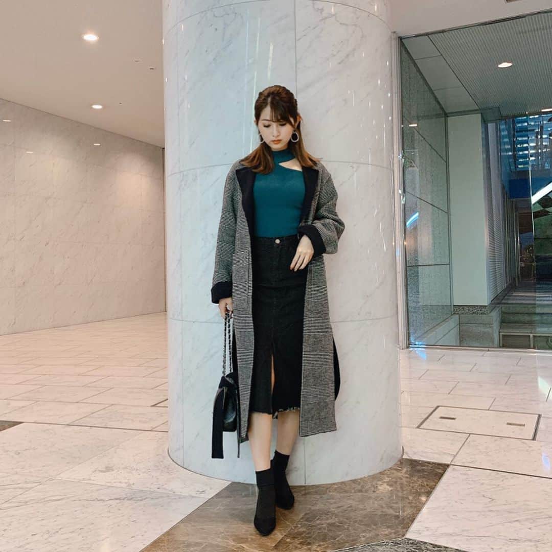 のインスタグラム：「ラジオ収録でした📻 . どんどんメール 送ってくださーいっ😉❤️ . misaki@bayfm.co.jp . そしてコーデはこんな感じ🍒 黒デニムスカート履きやすくて ヘビロテしそうな予感🤭✨ . #misakicode #code #fashion #コーデ #ファッション #sly #murua #j023 #hm #chanel #outer」