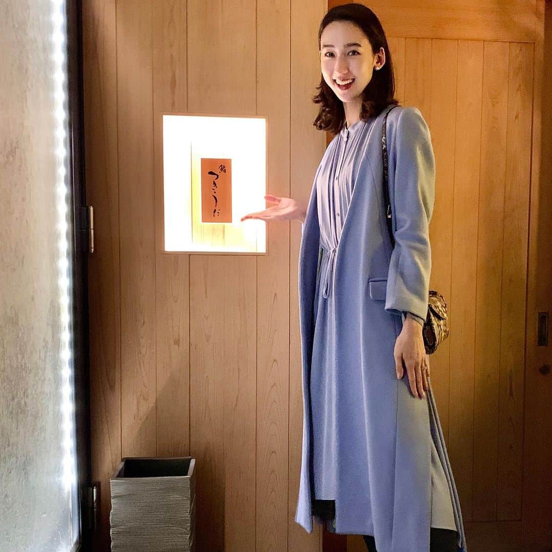 松原汐織さんのインスタグラム写真 - (松原汐織Instagram)「♡ 夫婦で大大大好きなお寿司屋さんなので皆さんに知っていただきたく😂中目黒の @susitsukiuda さん🍣 ・ ２、３枚目は鮑の肝のお出汁に鮑を入れて、次はウニとシャリを入れる名物その１。 ７枚目のウニと中トロの巻物も絶品の名物ですし、写真を撮り忘れたノドグロも毎回唸るほどの美味しさ💗 １枚目のせいこ蟹や４枚目の蟹・いくら・白子のムースも最高！口福の極み👏🏻👏🏻👏🏻 マグロも鯵も写真に載ってないものもコースの全てが美味しすぎるので、ご褒美ごはんの時などに行ってみてくださいね！✨ ・ 特に回し者ではありません🤣笑 ・ #しおりの食日記 #つきうだ #絶品 #お寿司 #食いしん坊万歳」11月21日 17時35分 - shiori_ma_