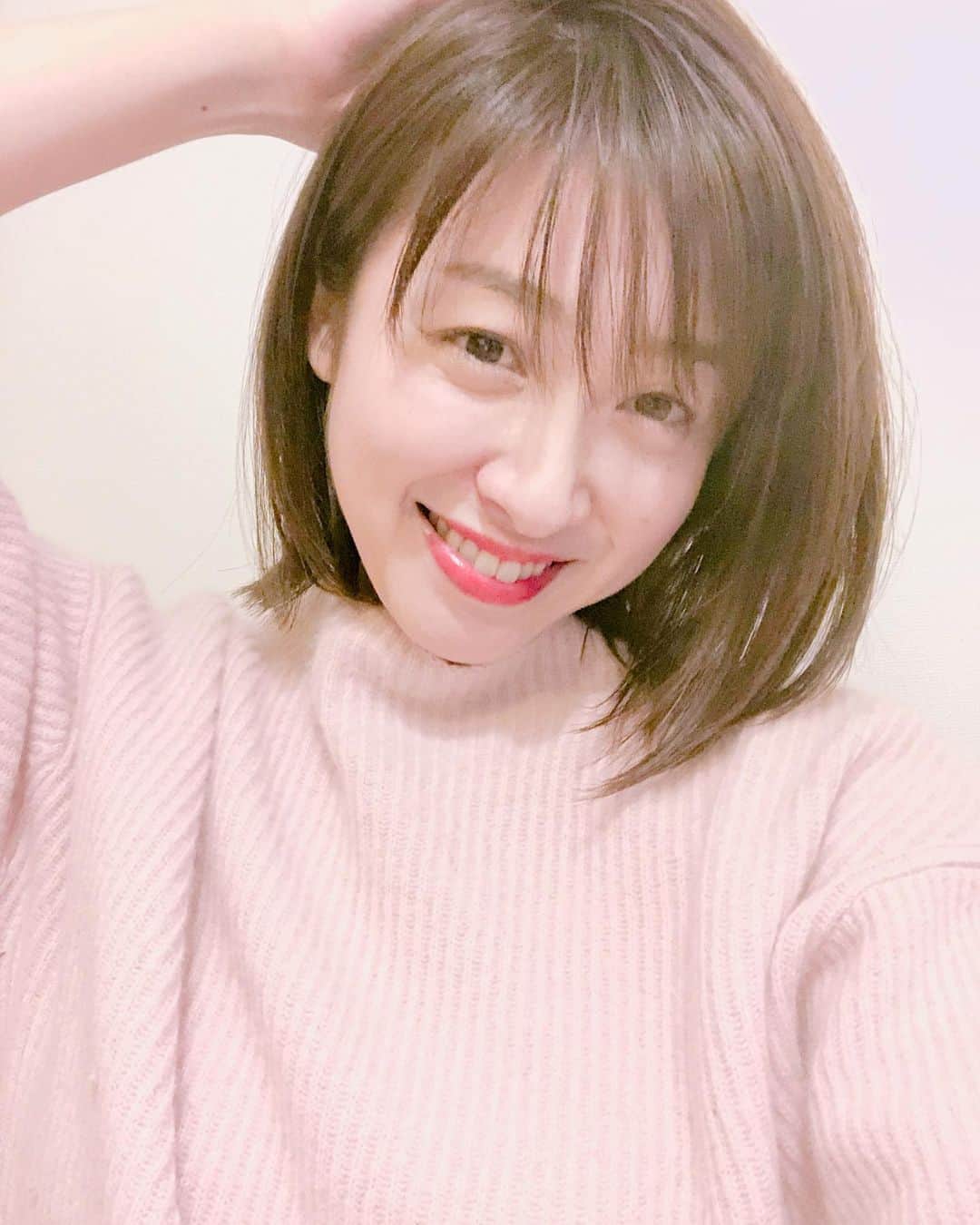 黛英里佳さんのインスタグラム写真 - (黛英里佳Instagram)「久しぶりに髪切りました😊  はぁーさっぱり😂」11月21日 17時47分 - erikamayuzumi_official