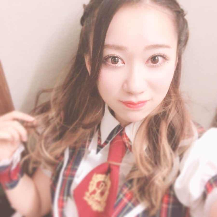 北澤鞠佳さんのインスタグラム写真 - (北澤鞠佳Instagram)「👗💞 ・ アイドルラストの可愛いバクステ衣装。 ・  #バクステ #akihabaraバックステージpass #アキバ #秋葉原 #衣装 #制服 #アイドル衣装 #アイドル #メイド #秋葉原アイドル #体育座り #ポニーテール #ポニテ #ヘアスタイル #ヘアアレンジ #ニーハイ #ニーハイソックス #コスプレ #akihabara #idol #japan #followme #일상 #일상스타그램 #패션 #아이돌 #머리스타그램 #일본 #아키하바라 #桃色革命」11月21日 17時41分 - mariko_kakaka